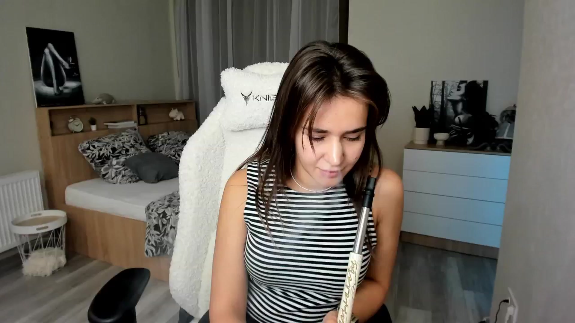 Gallery image thumbnail from Ellies_Smile's myfreecams stream on, 09/30/2024, 17:17 image 10 of 20