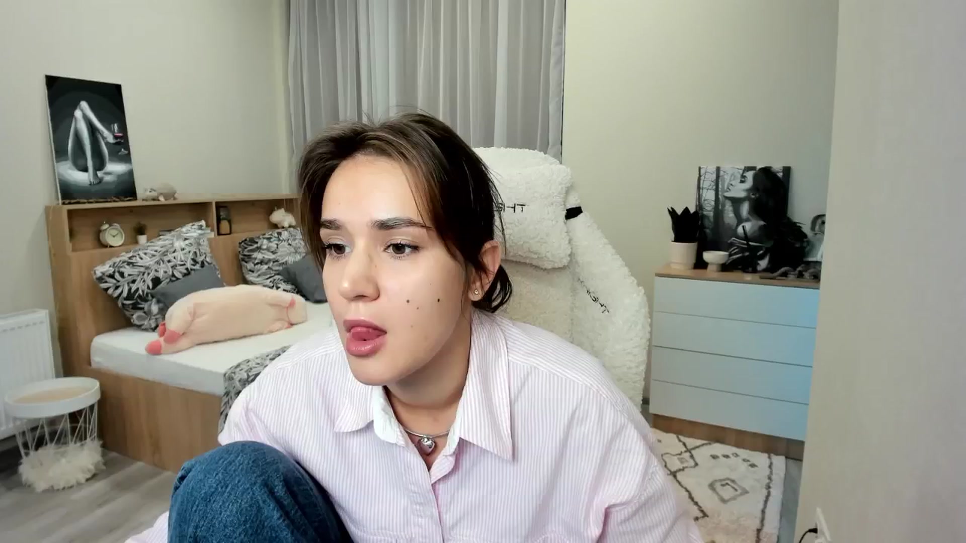 Gallery image thumbnail from Ellies_Smile's myfreecams stream on, 10/06/2024, 10:37 image 10 of 20