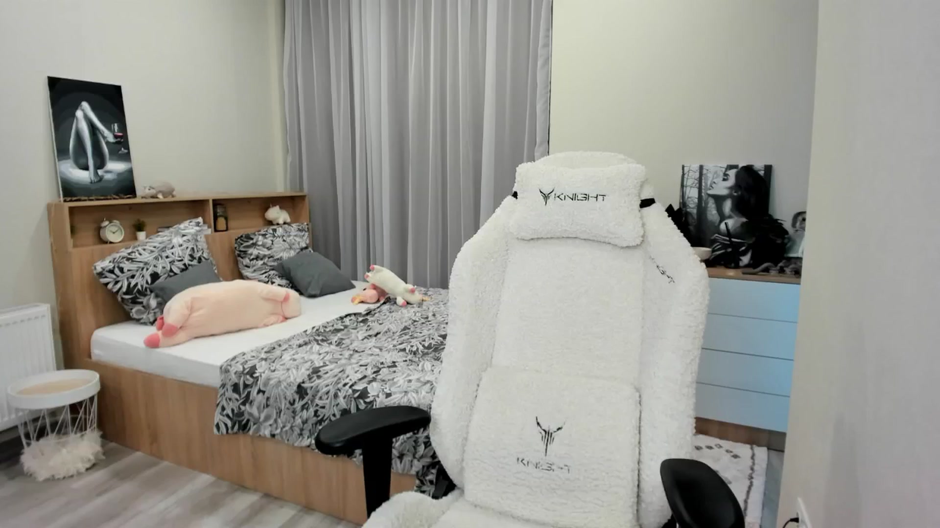 Gallery image thumbnail from Ellies_Smile's myfreecams stream on, 10/06/2024, 10:37 image 19 of 20