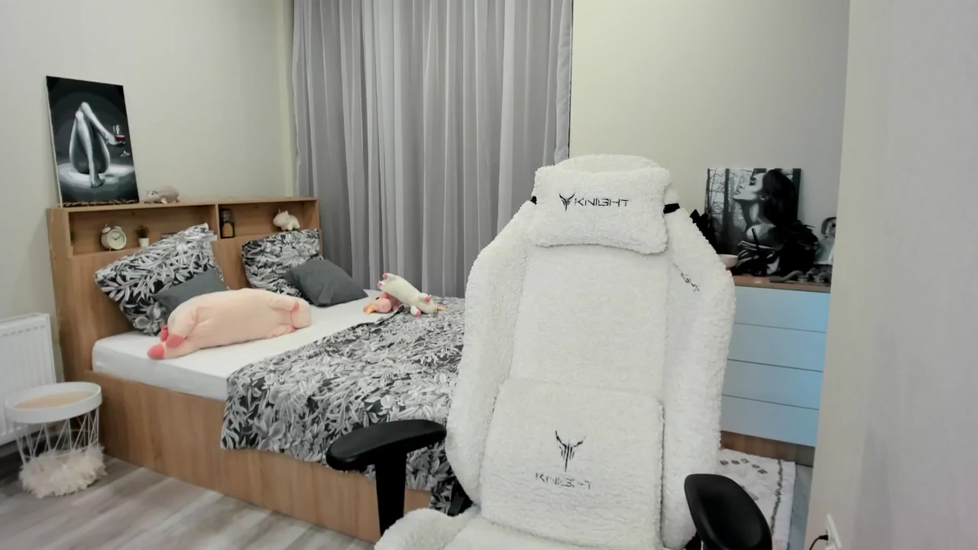 Gallery image thumbnail from Ellies_Smile's myfreecams stream on, 10/06/2024, 10:37 image 15 of 20