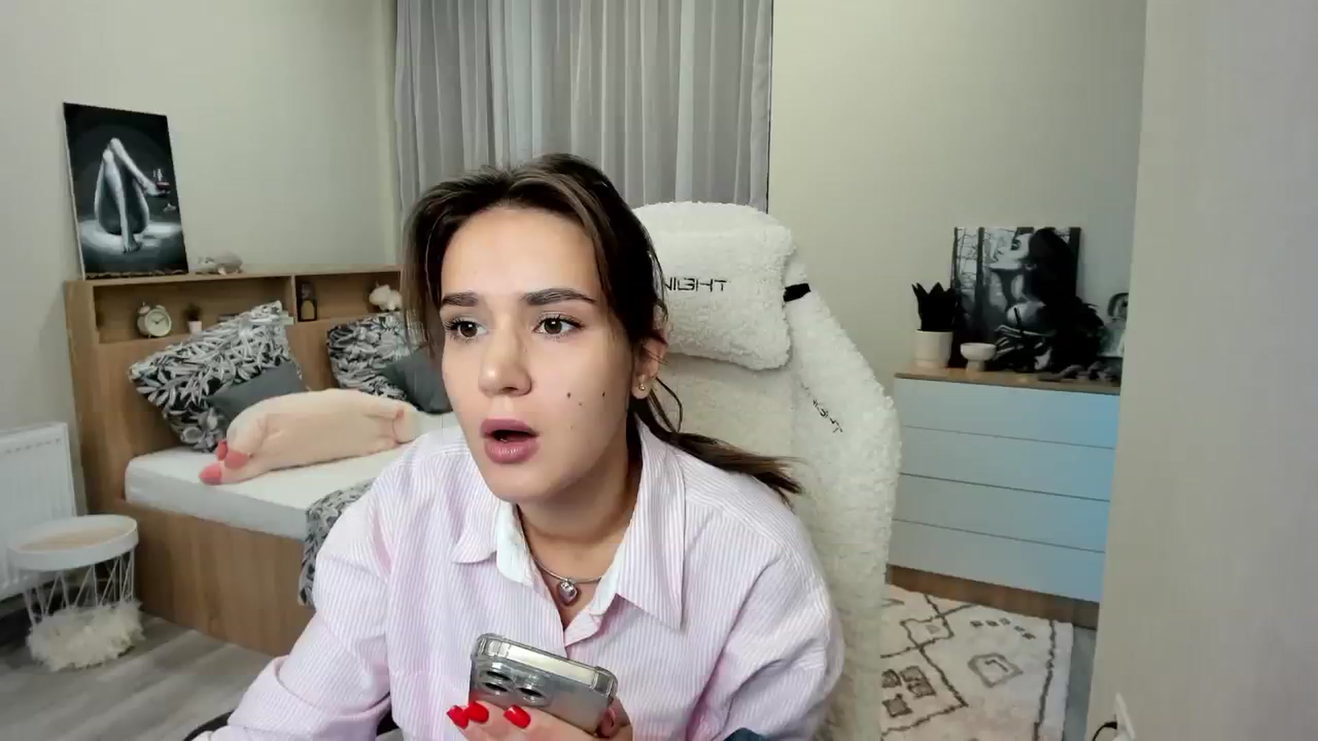 Gallery image thumbnail from Ellies_Smile's myfreecams stream on, 10/06/2024, 10:37 image 1 of 20