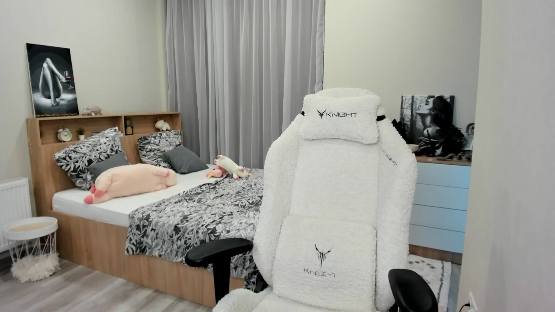 Gallery image thumbnail from Ellies_Smile's myfreecams stream on, 10/06/2024, 10:37 image 13 of 20