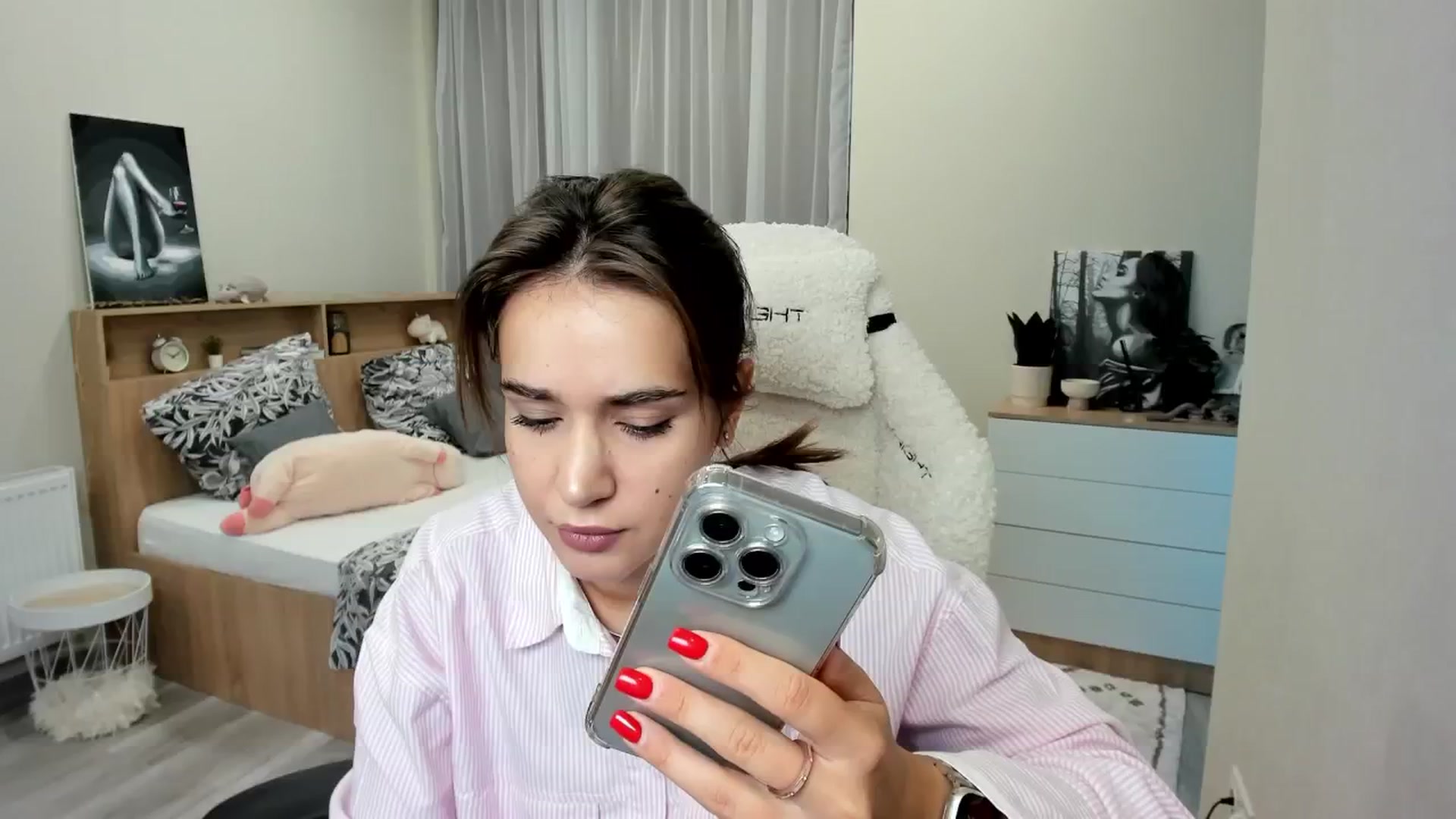Gallery image thumbnail from Ellies_Smile's myfreecams stream on, 10/06/2024, 10:37 image 3 of 20