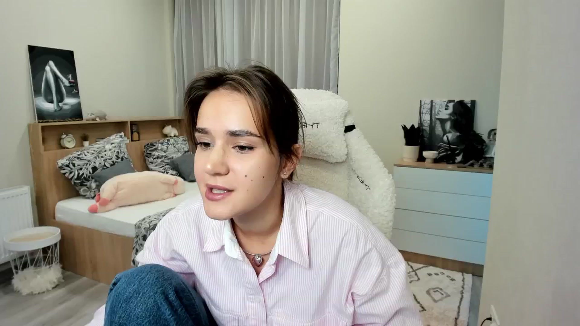 Gallery image thumbnail from Ellies_Smile's myfreecams stream on, 10/06/2024, 10:37 image 4 of 20
