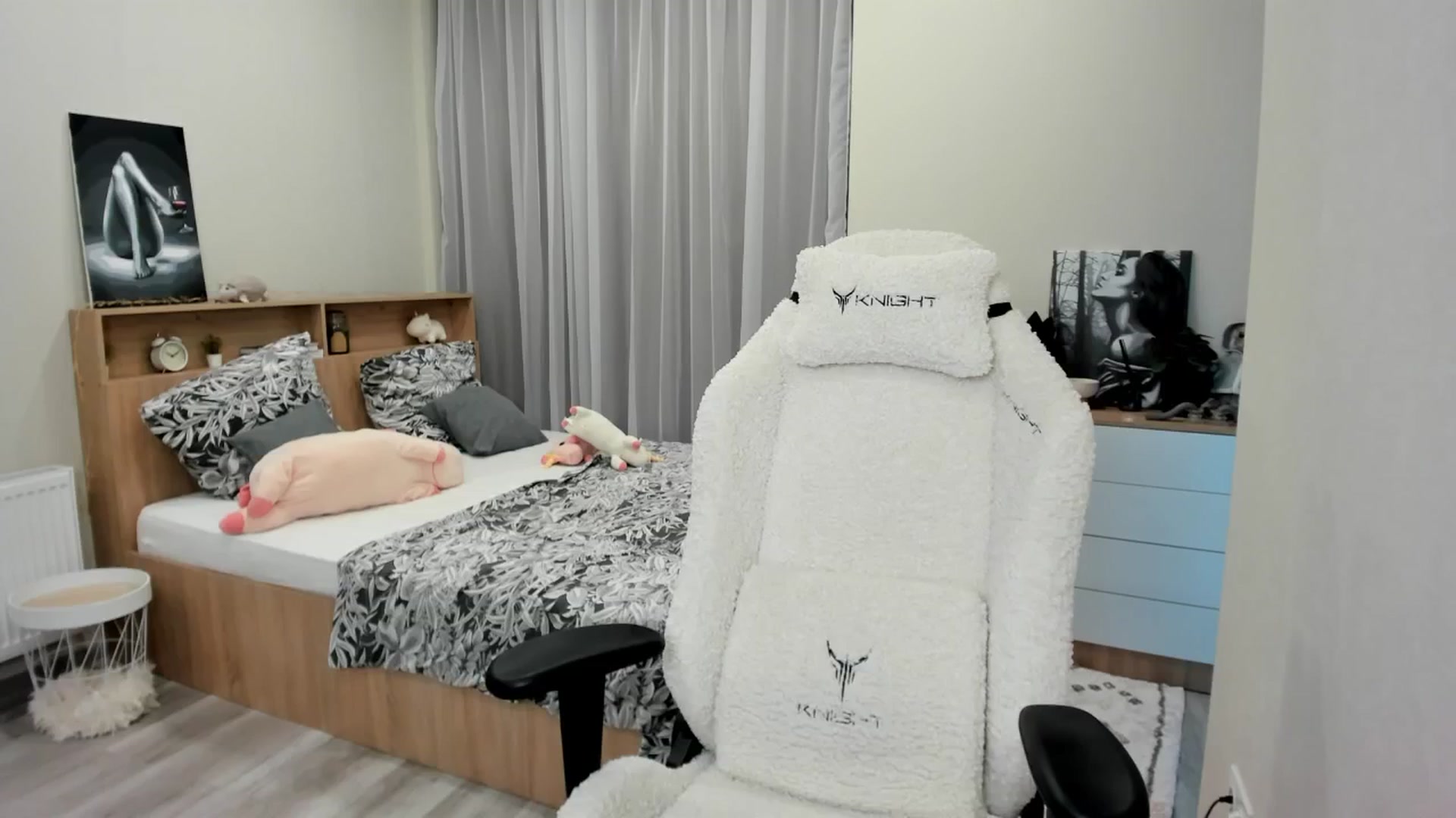 Gallery image thumbnail from Ellies_Smile's myfreecams stream on, 10/06/2024, 10:37 image 14 of 20