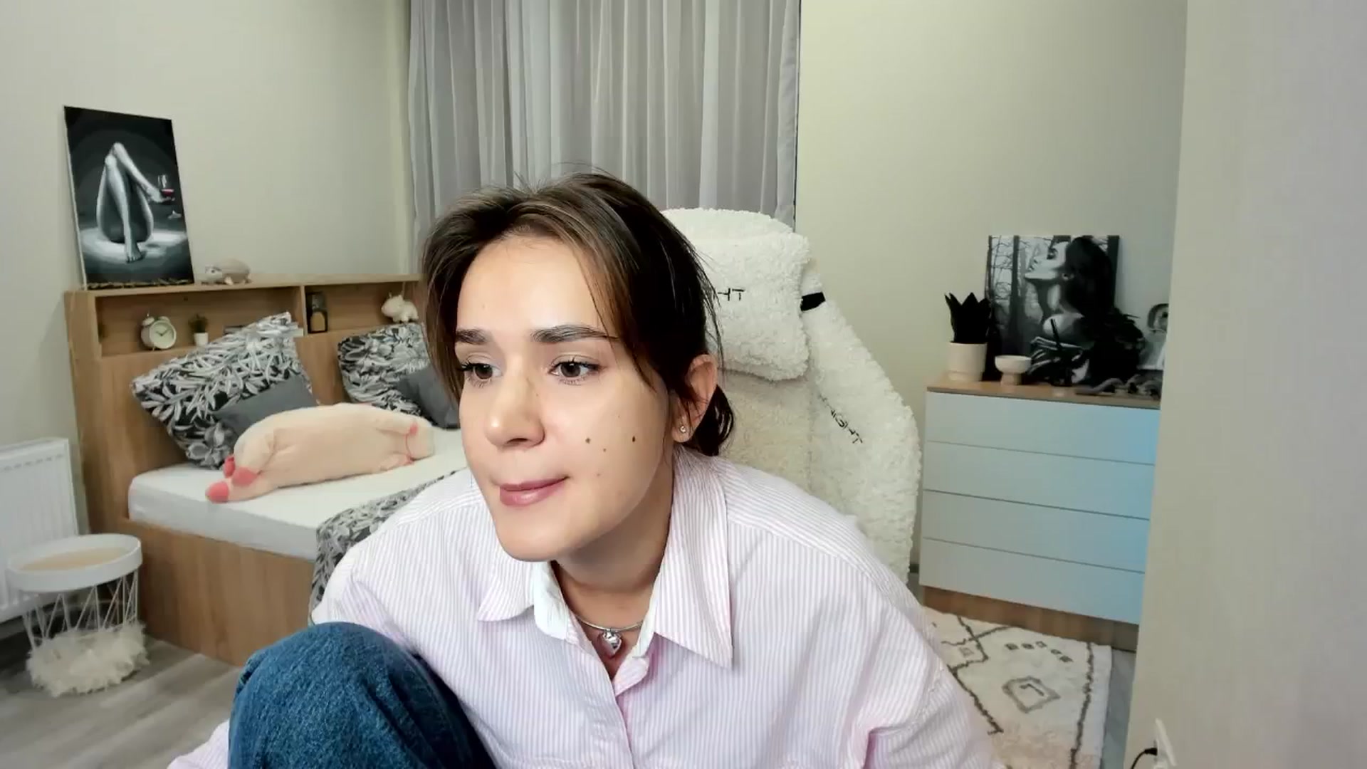 Gallery image thumbnail from Ellies_Smile's myfreecams stream on, 10/06/2024, 10:37 image 11 of 20