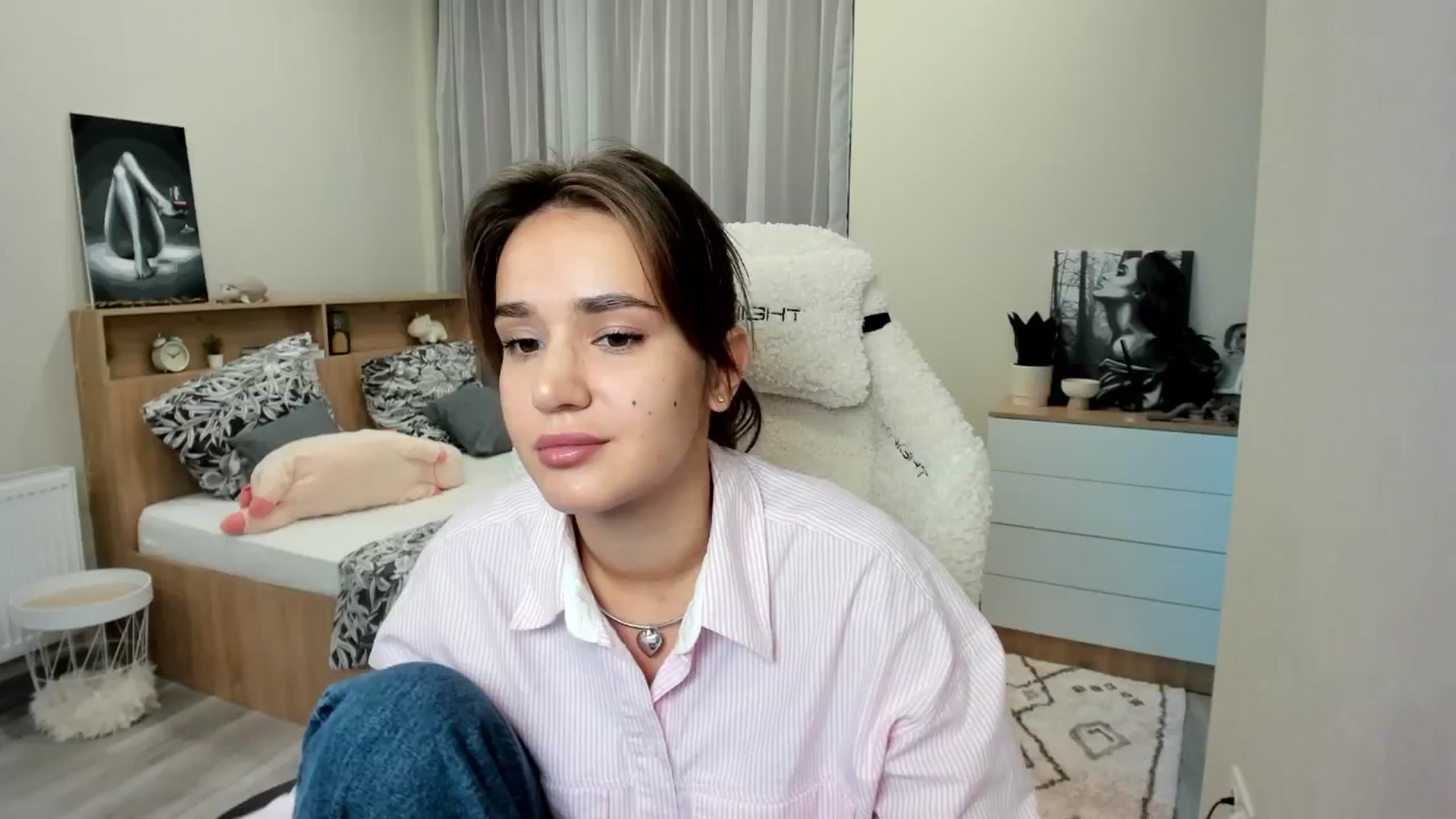 Gallery image thumbnail from Ellies_Smile's myfreecams stream on, 10/06/2024, 10:37 image 9 of 20