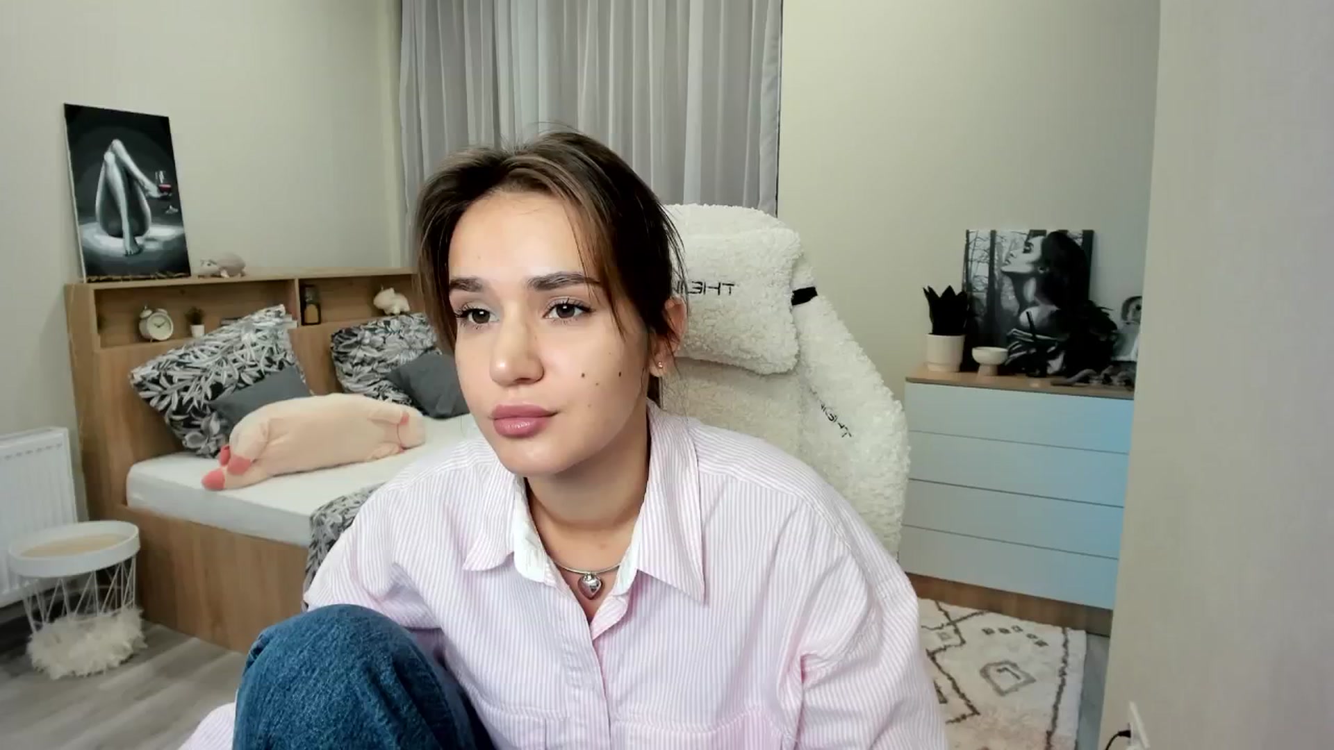 Gallery image thumbnail from Ellies_Smile's myfreecams stream on, 10/06/2024, 10:37 image 5 of 20