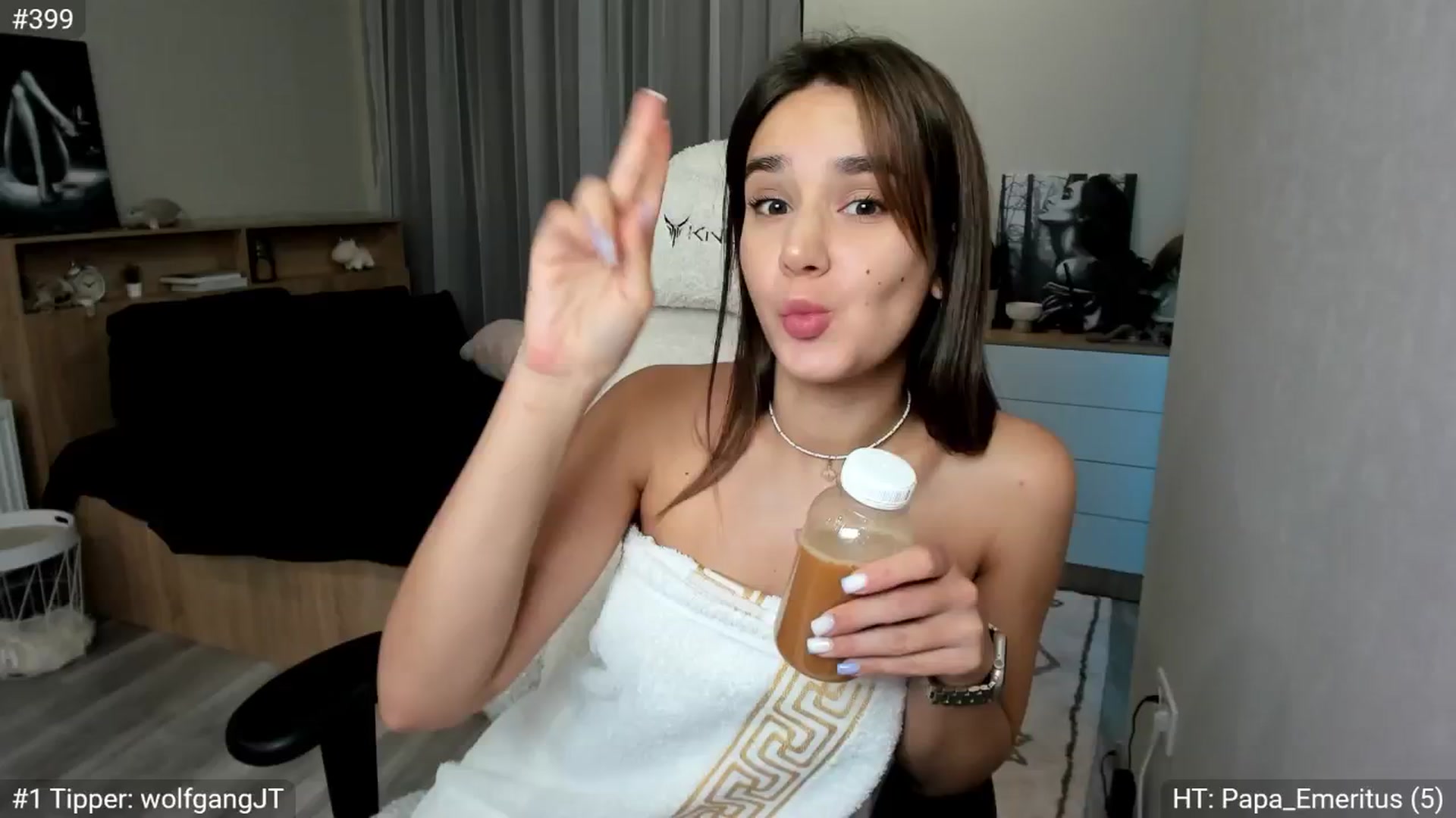 Gallery image thumbnail from Ellies_Smile's myfreecams stream on, 10/17/2024, 10:33 image 9 of 20