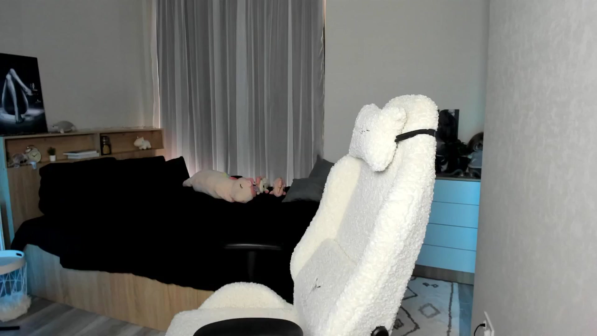 Gallery image thumbnail from Ellies_Smile's myfreecams stream on, 10/21/2024, 09:50 image 1 of 20
