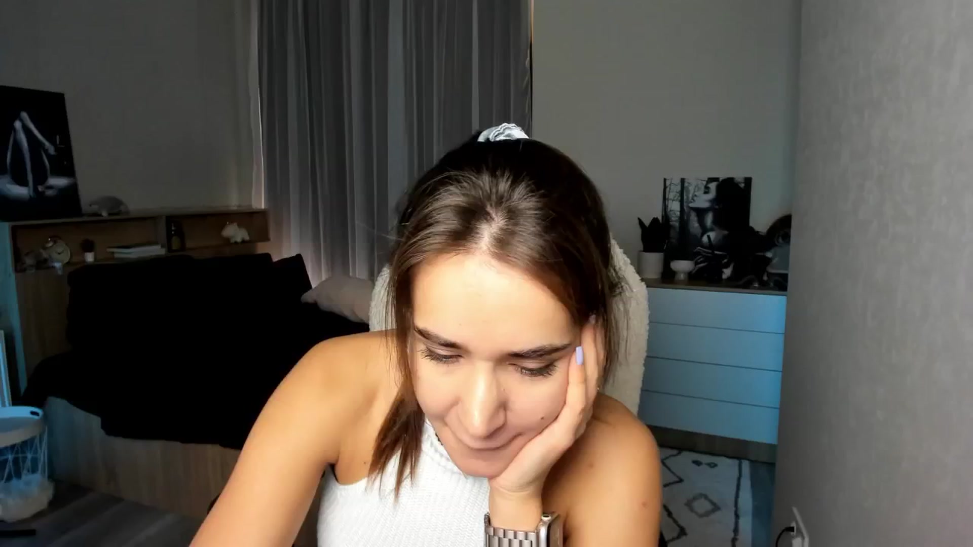 Gallery image thumbnail from Ellies_Smile's myfreecams stream on, 10/21/2024, 09:50 image 2 of 20