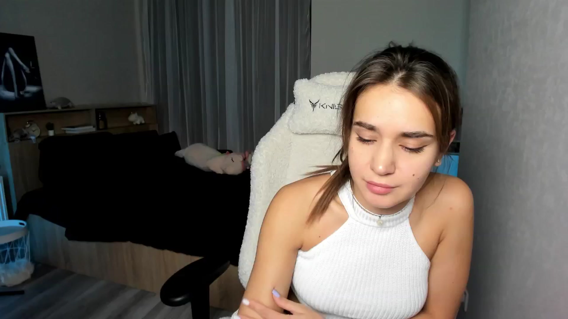 Gallery image thumbnail from Ellies_Smile's myfreecams stream on, 10/21/2024, 10:50 image 4 of 20