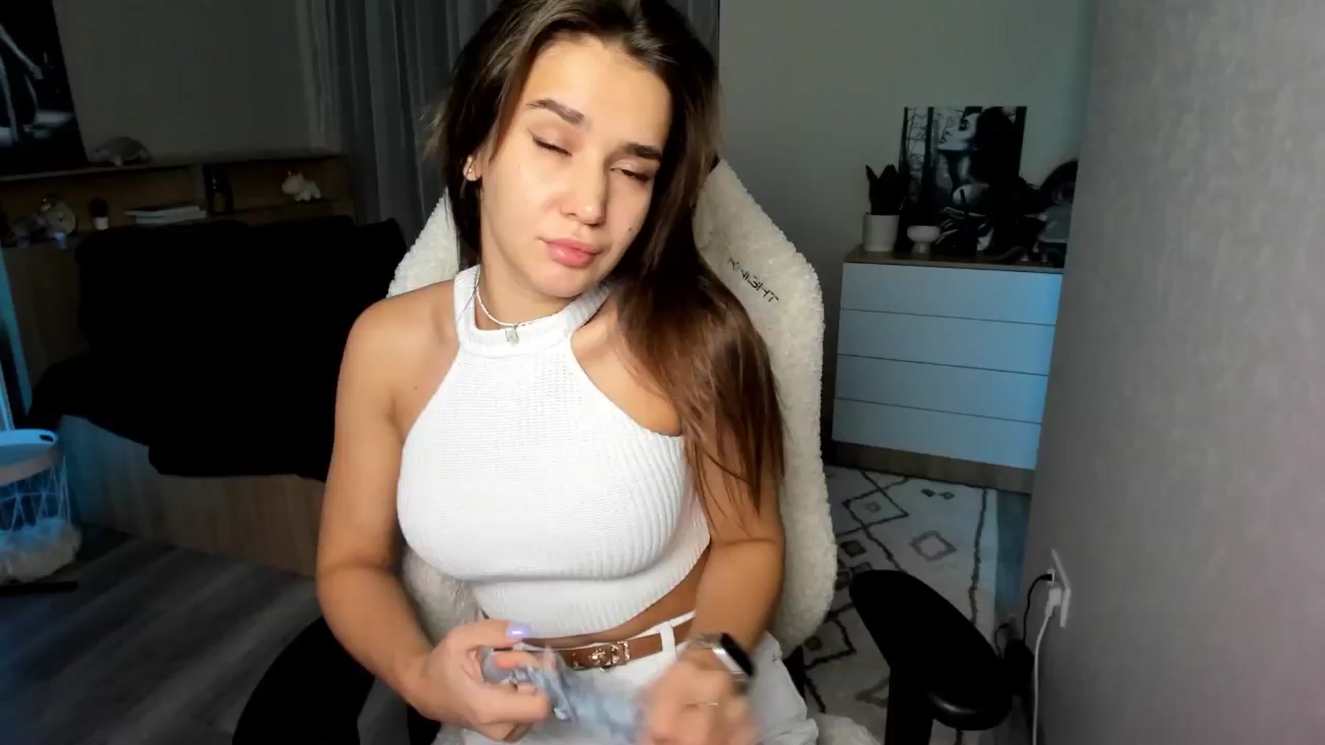 Gallery image thumbnail from Ellies_Smile's myfreecams stream on, 10/21/2024, 10:50 image 13 of 20