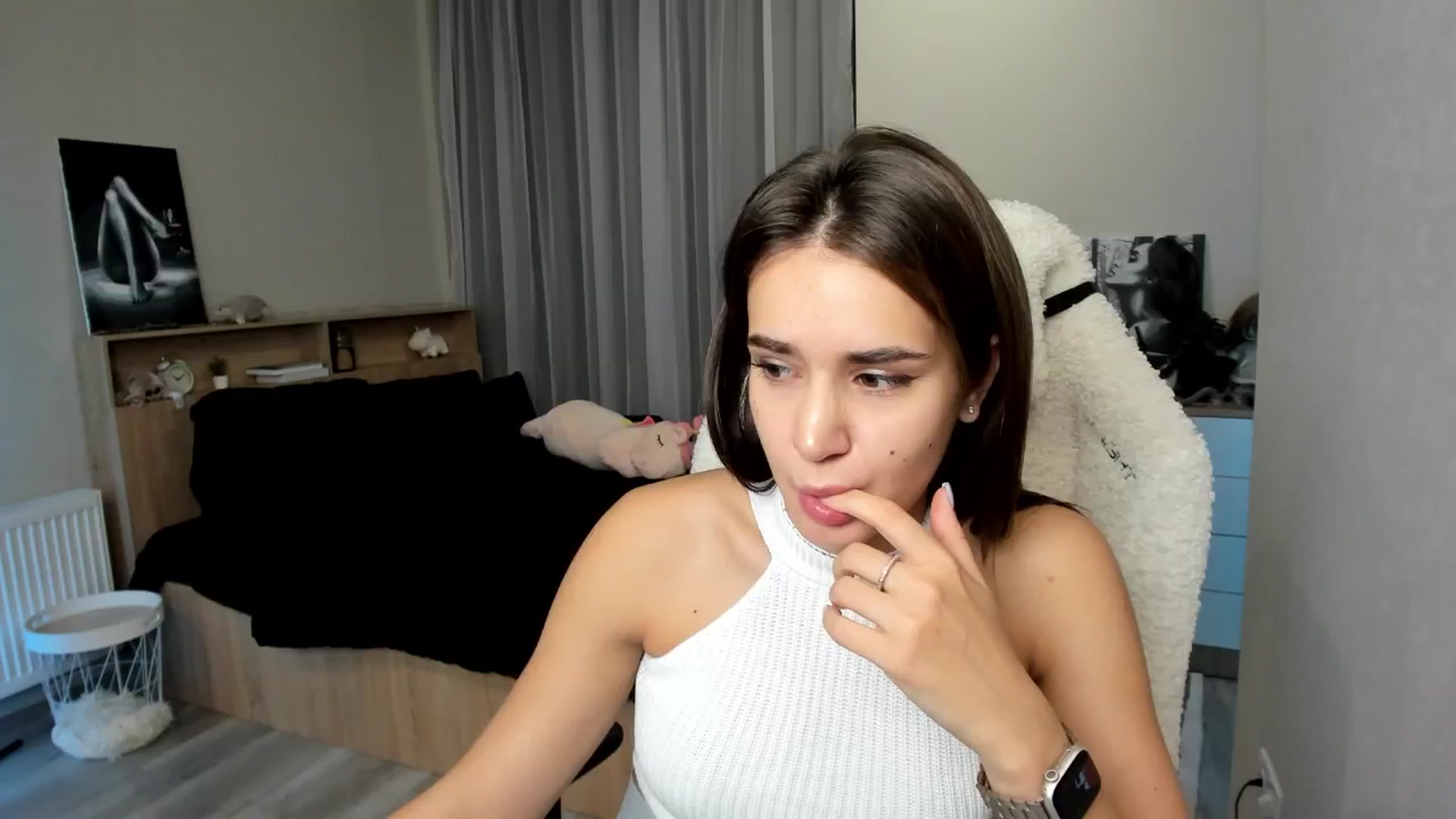 Gallery image thumbnail from Ellies_Smile's myfreecams stream on, 10/21/2024, 11:41 image 3 of 20