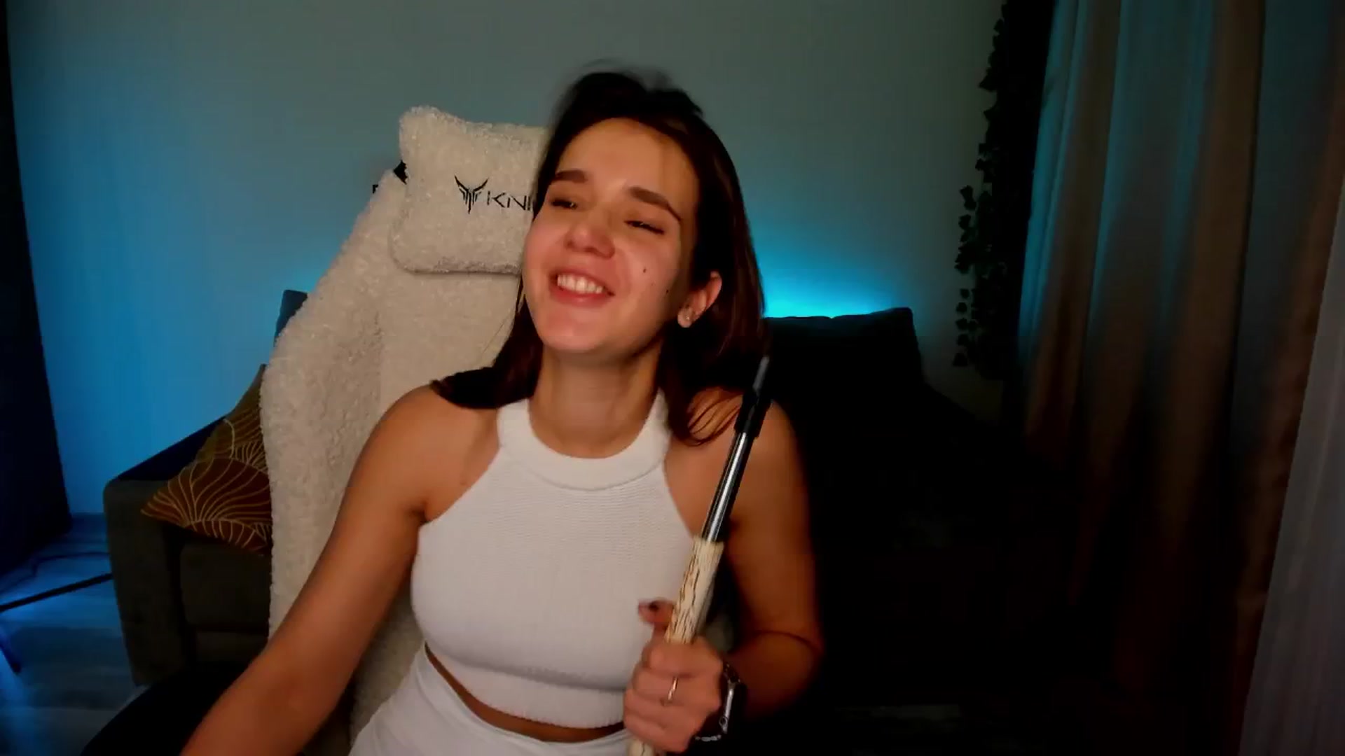 Gallery image thumbnail from Ellies_Smile's myfreecams stream on, 11/15/2024, 19:00 image 5 of 20