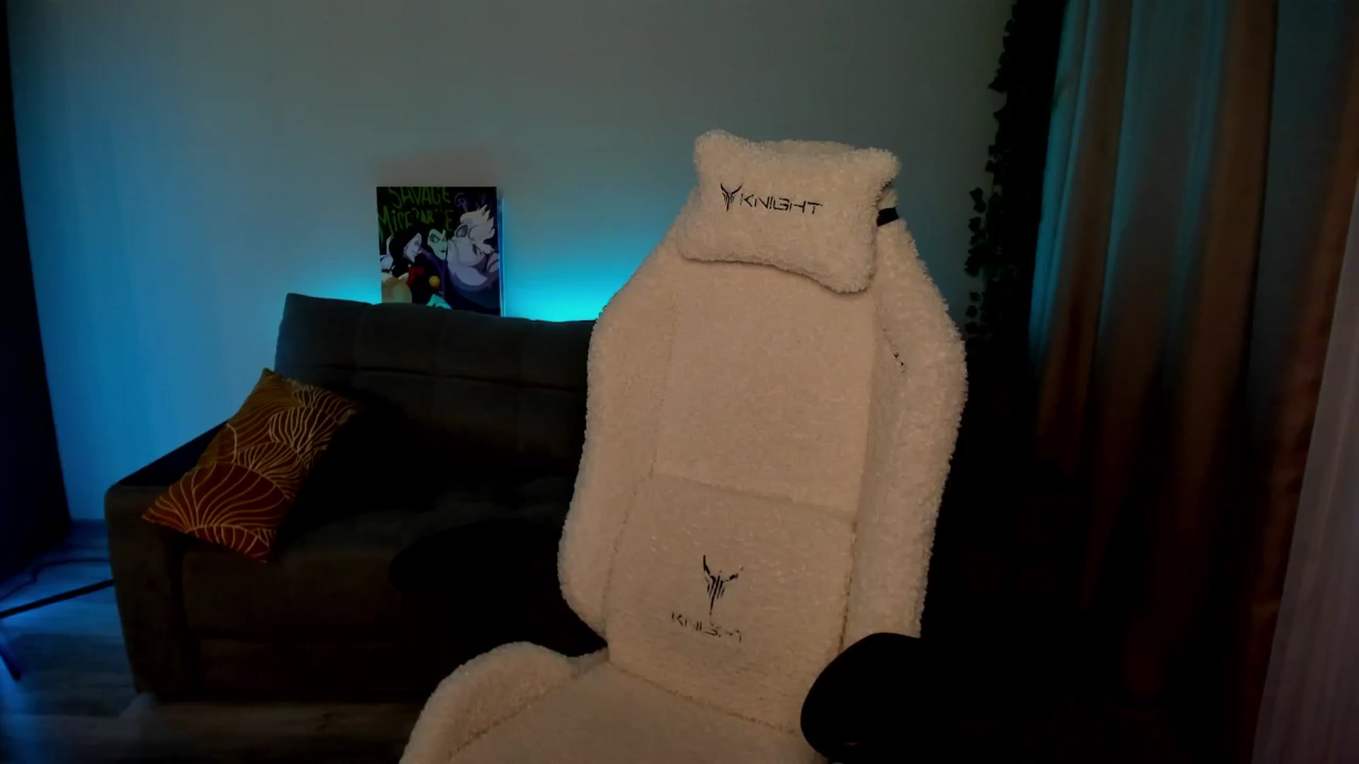 Gallery image thumbnail from Ellies_Smile's myfreecams stream on, 11/15/2024, 19:00 image 6 of 20
