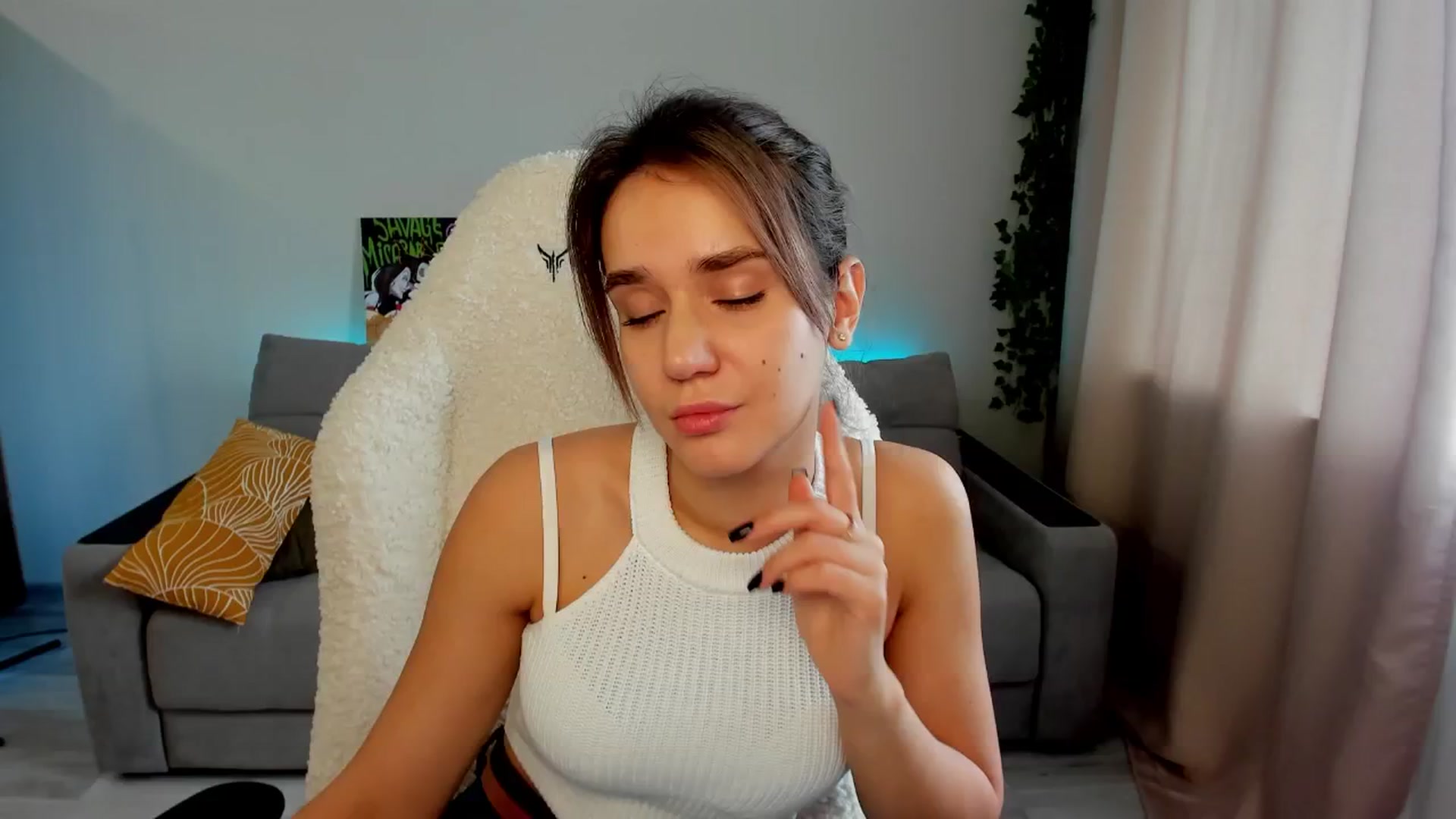 Gallery image thumbnail from Ellies_Smile's myfreecams stream on, 11/16/2024, 09:56 image 11 of 20