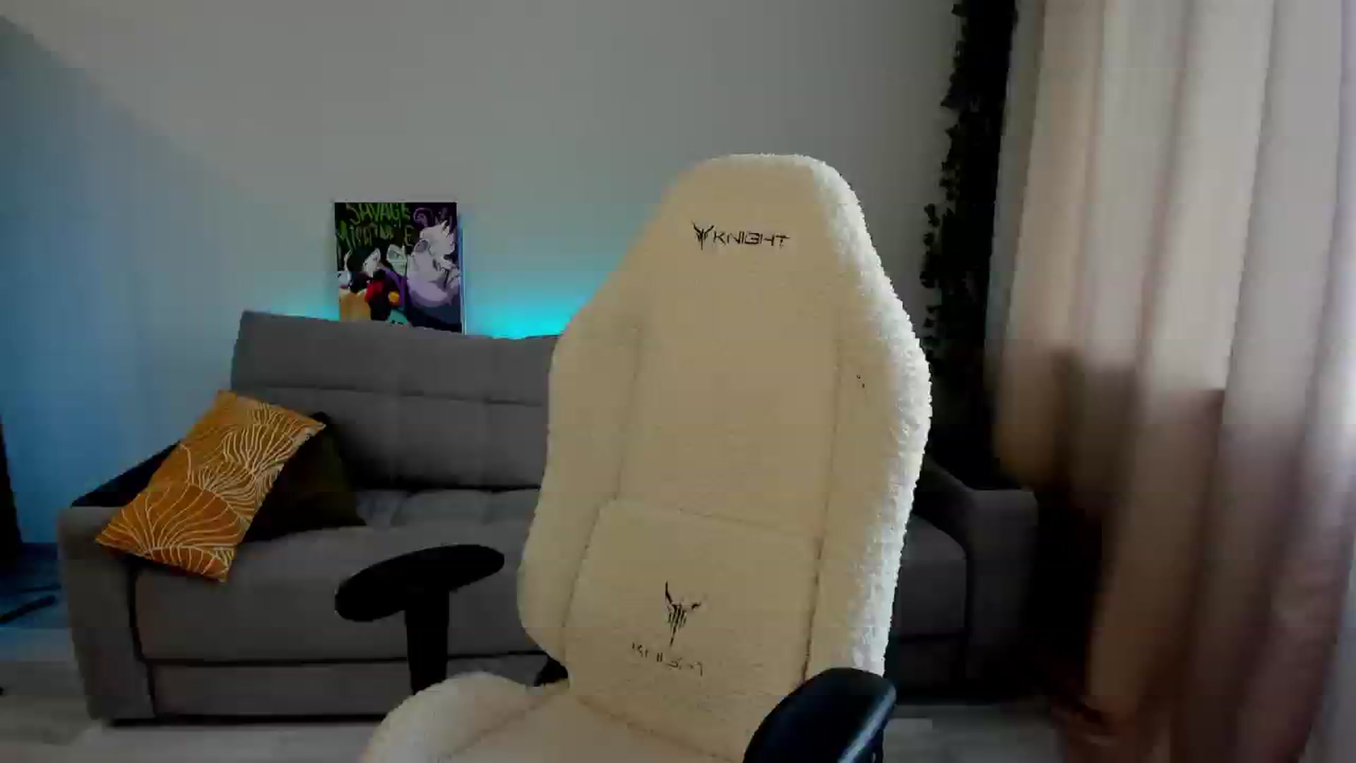 Gallery image thumbnail from Ellies_Smile's myfreecams stream on, 11/16/2024, 09:56 image 1 of 20