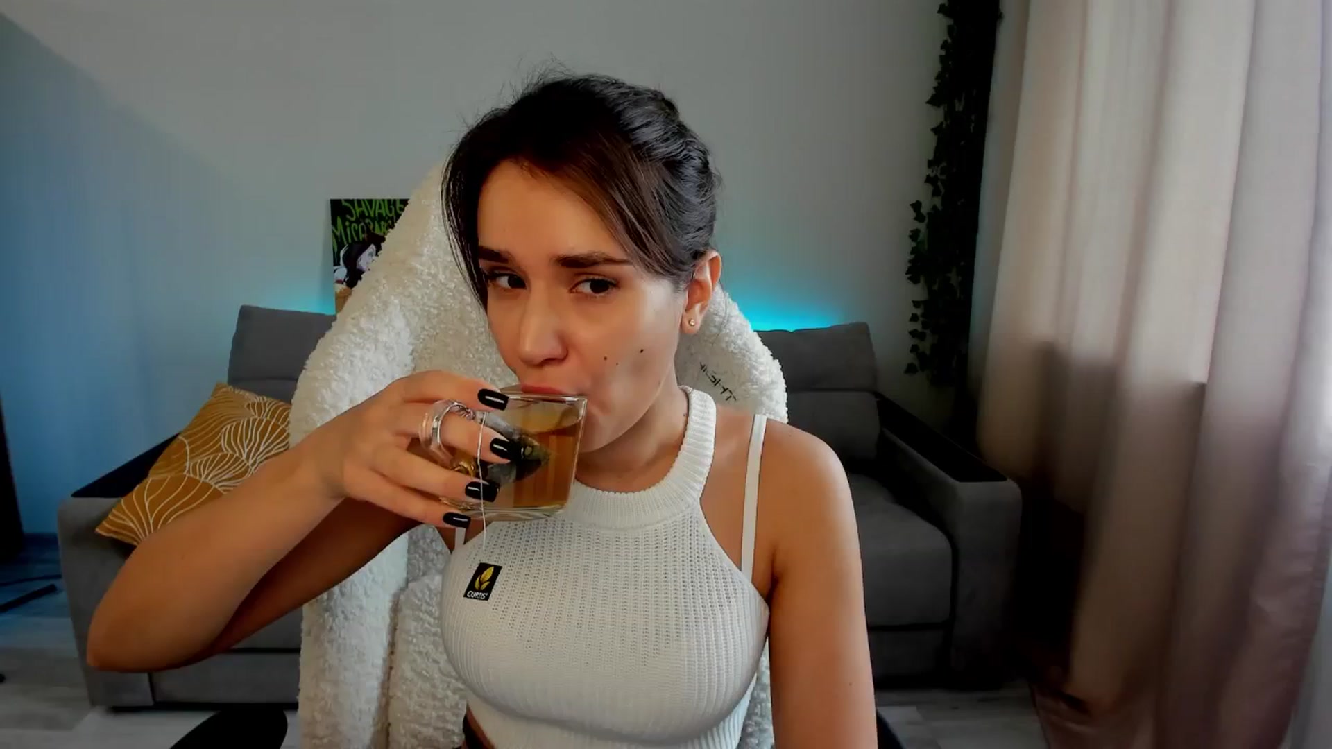Gallery image thumbnail from Ellies_Smile's myfreecams stream on, 11/16/2024, 09:56 image 5 of 20