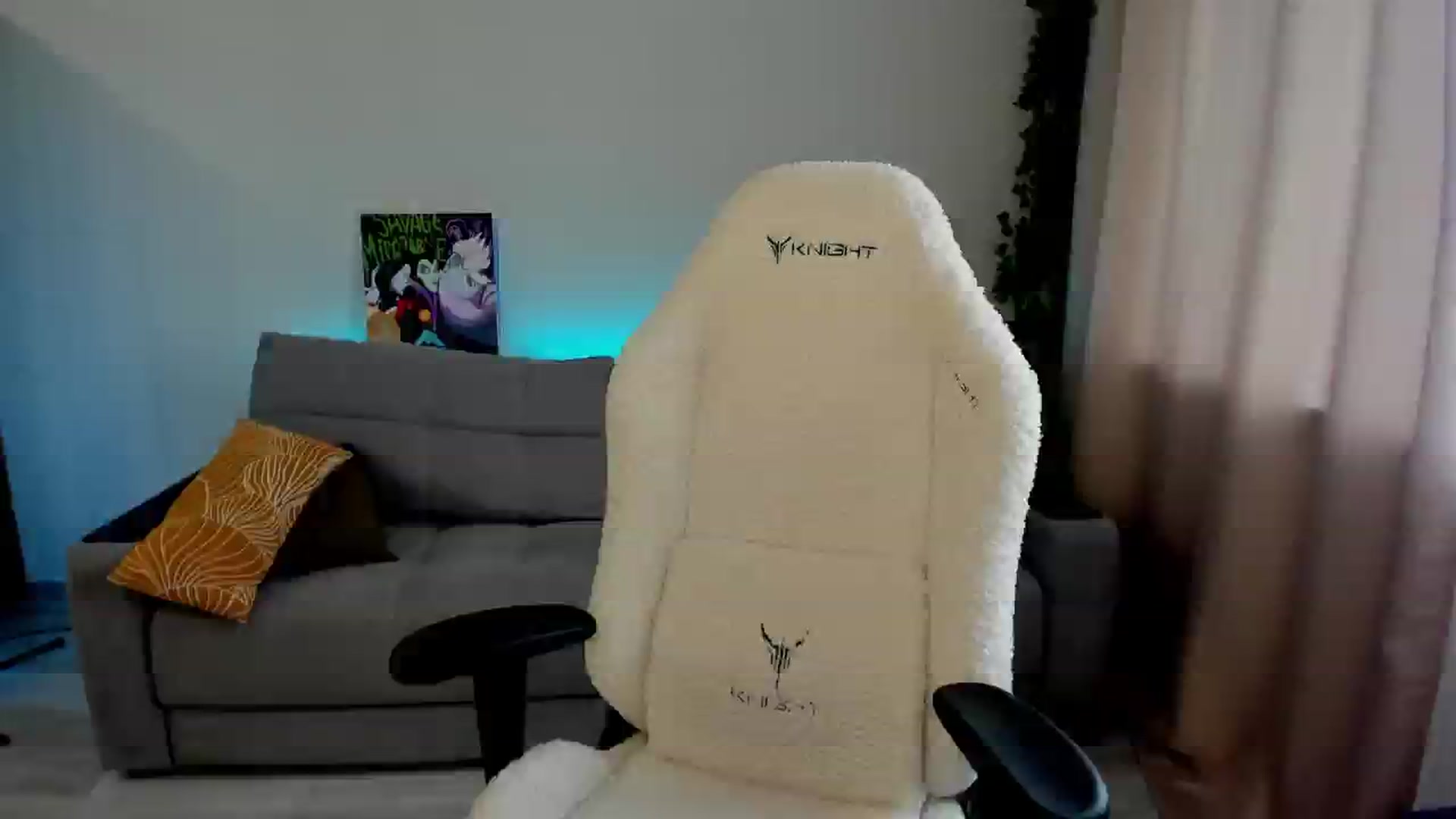 Gallery image thumbnail from Ellies_Smile's myfreecams stream on, 11/16/2024, 10:56 image 10 of 20