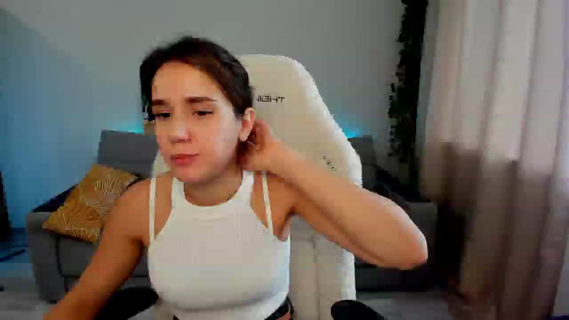 Gallery image thumbnail from Ellies_Smile's myfreecams stream on, 11/16/2024, 10:56 image 12 of 20