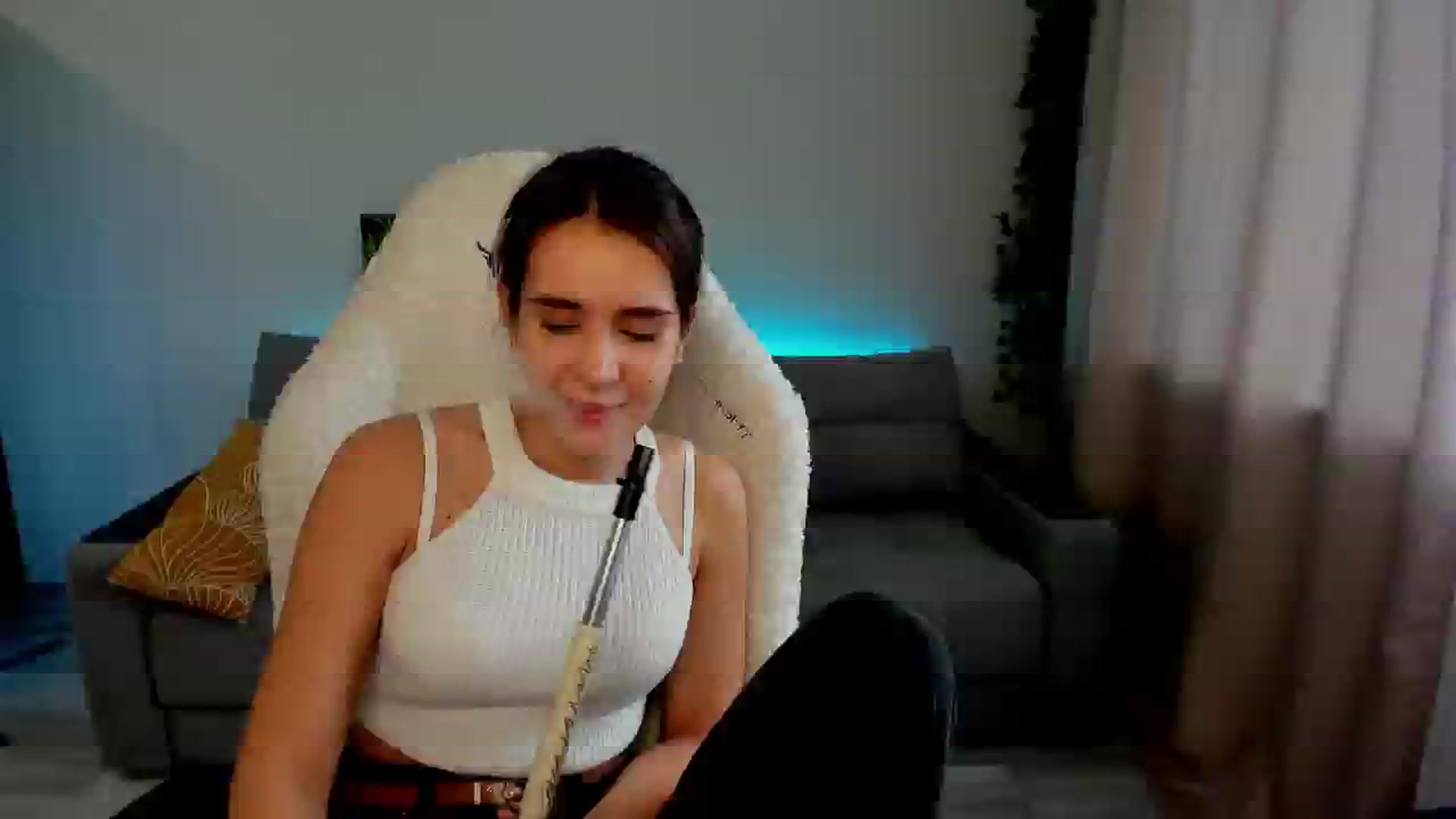 Gallery image thumbnail from Ellies_Smile's myfreecams stream on, 11/16/2024, 10:56 image 18 of 20