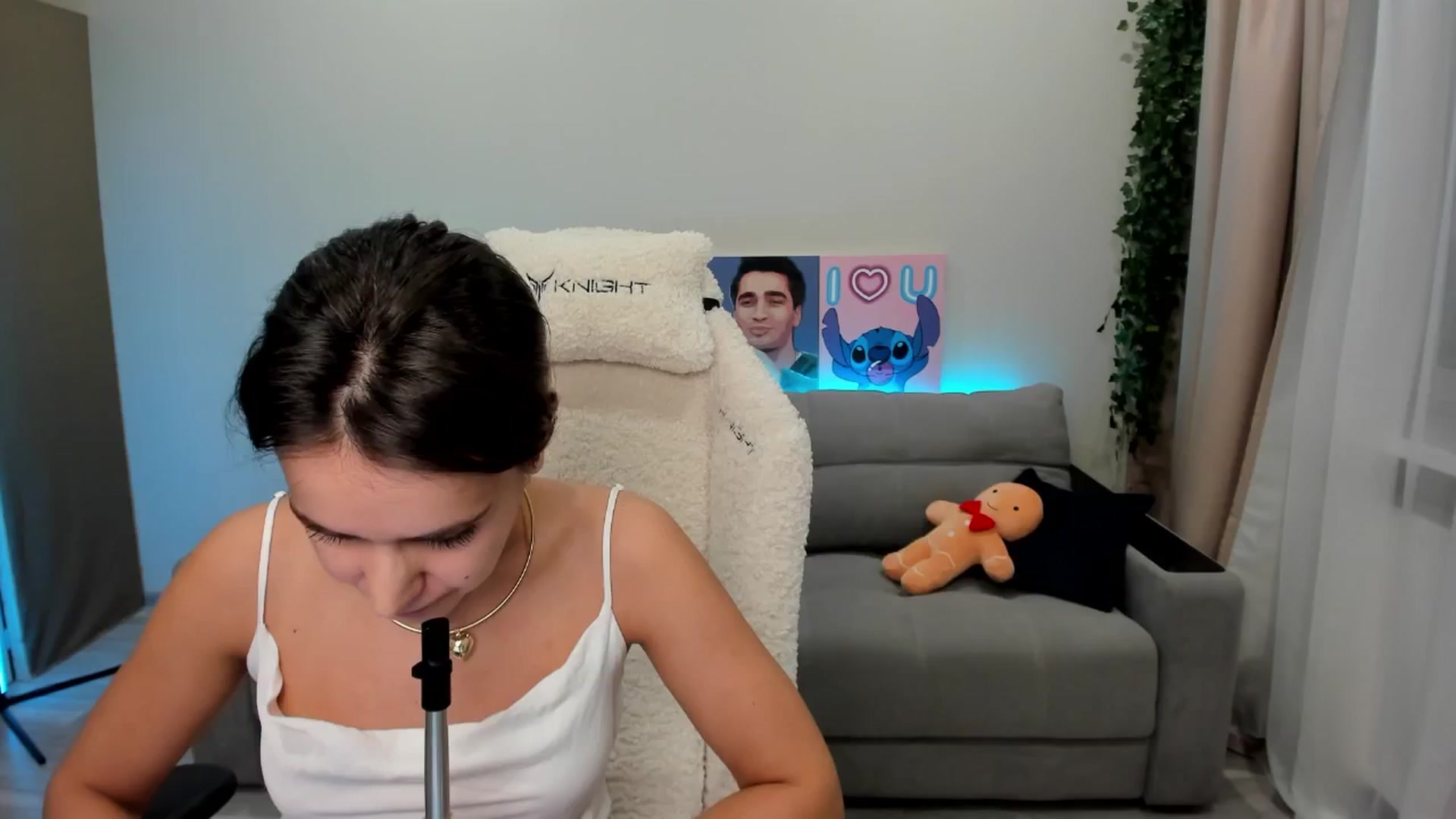 Gallery image thumbnail from Ellies_Smile's myfreecams stream on, 11/30/2024, 13:47 image 4 of 20