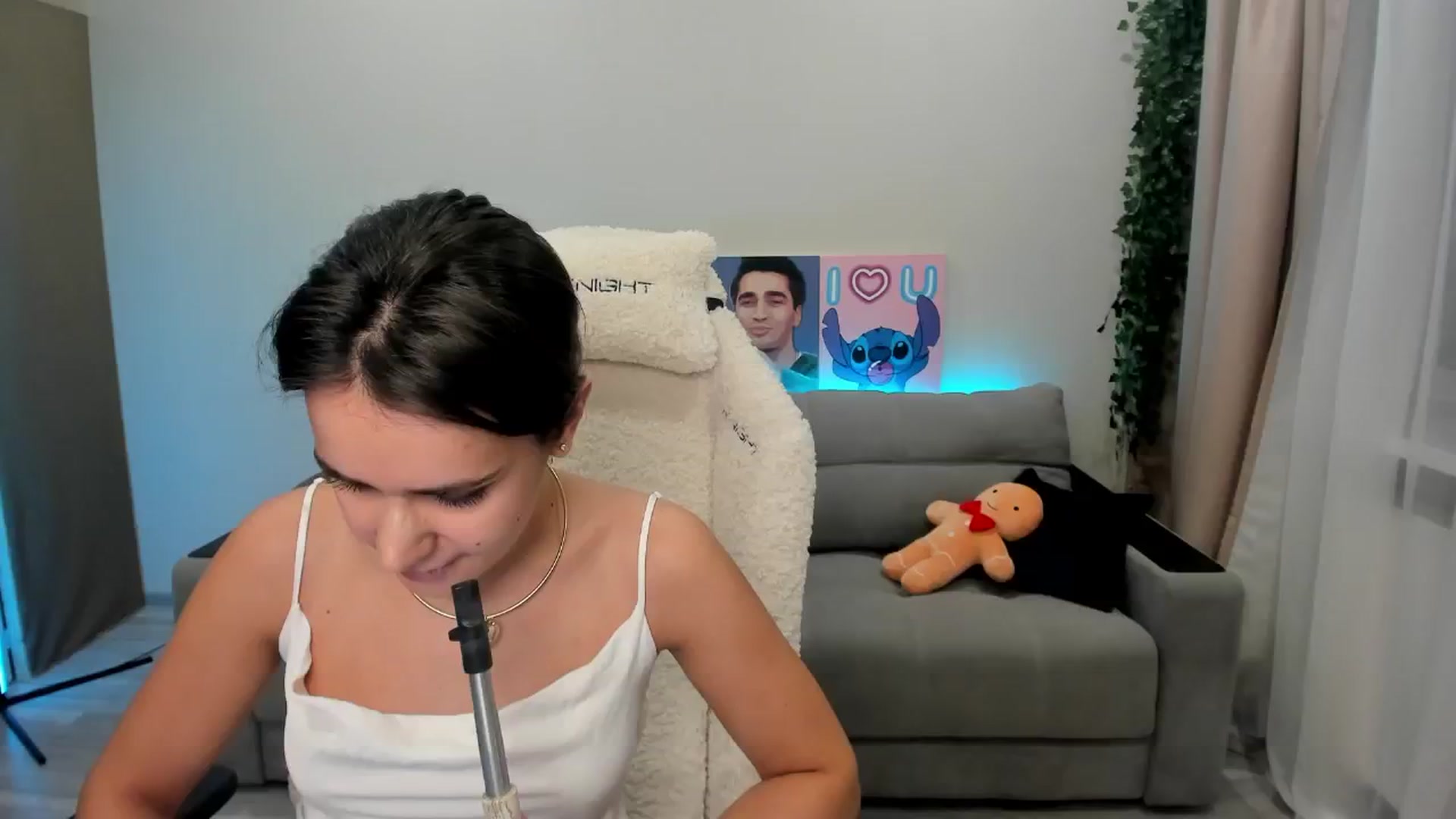 Gallery image thumbnail from Ellies_Smile's myfreecams stream on, 11/30/2024, 13:47 image 6 of 20