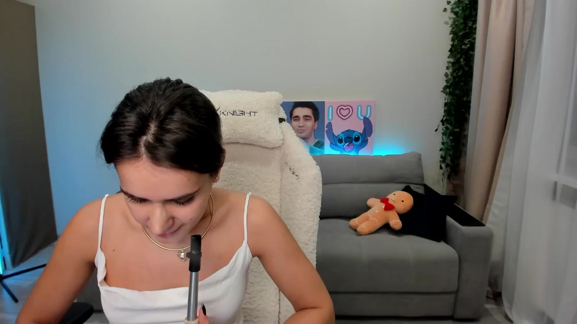 Gallery image thumbnail from Ellies_Smile's myfreecams stream on, 11/30/2024, 13:47 image 5 of 20