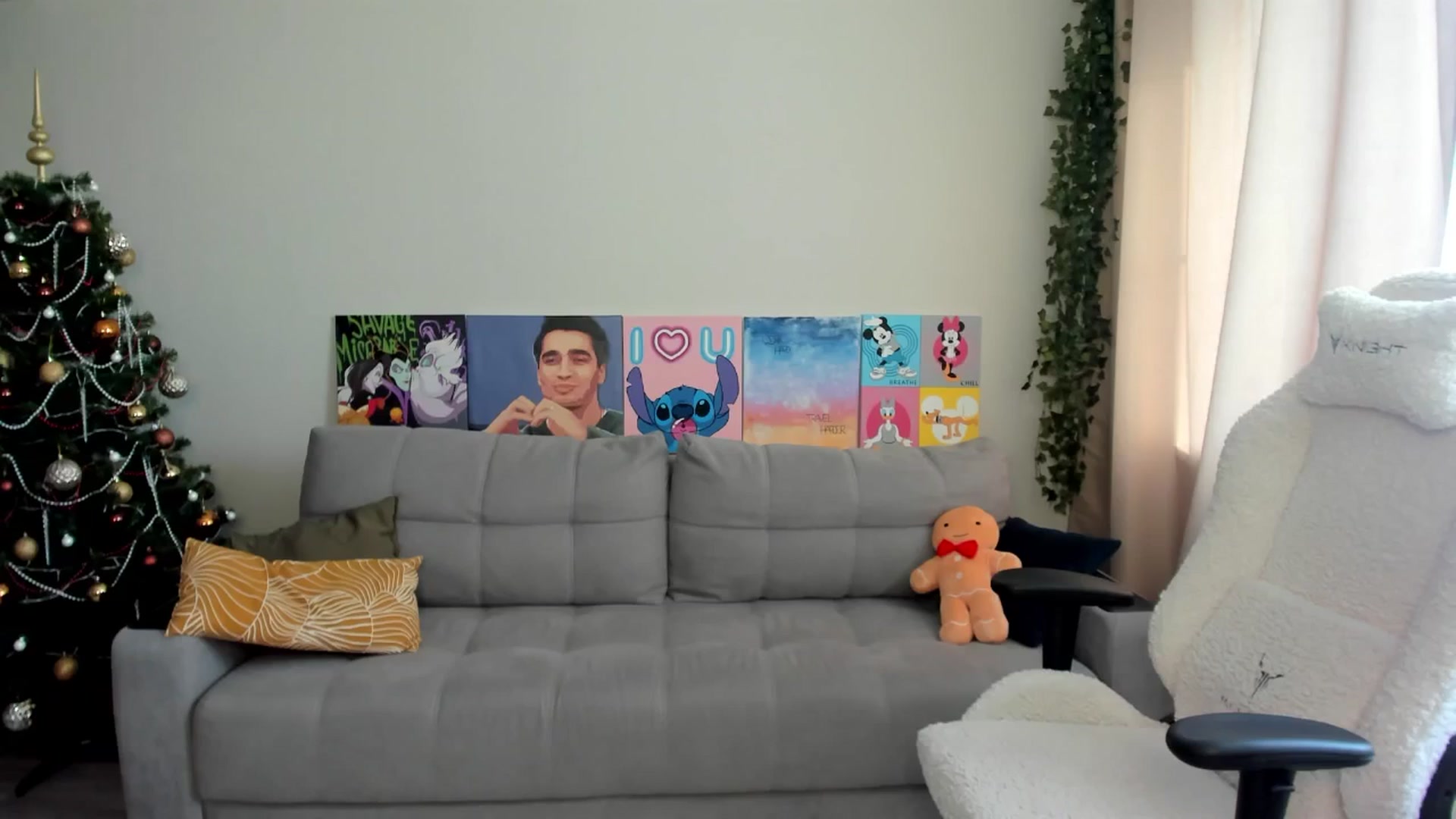 Gallery image thumbnail from Ellies_Smile's myfreecams stream on, 12/17/2024, 09:48 image 5 of 20