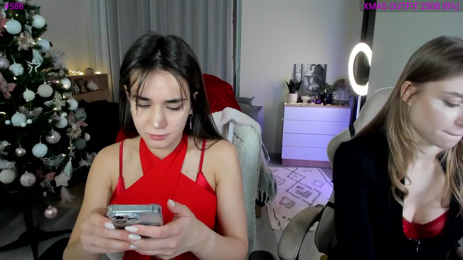 Gallery image thumbnail from Ellies_Smile's myfreecams stream on, 12/27/2024, 21:23 image 6 of 20