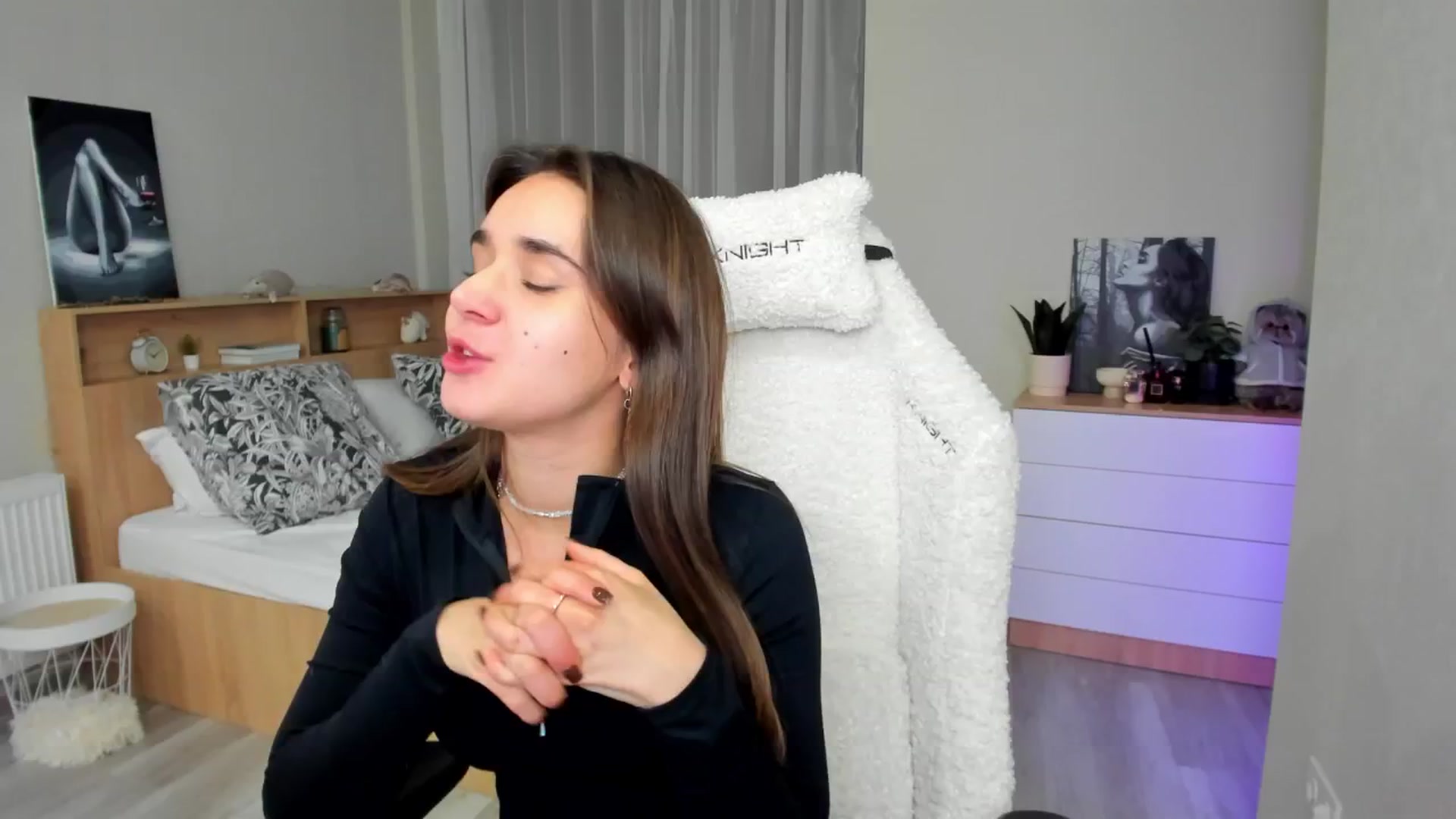 Gallery image thumbnail from Ellies_Smile's myfreecams stream on, 01/24/2025, 18:15 image 19 of 20