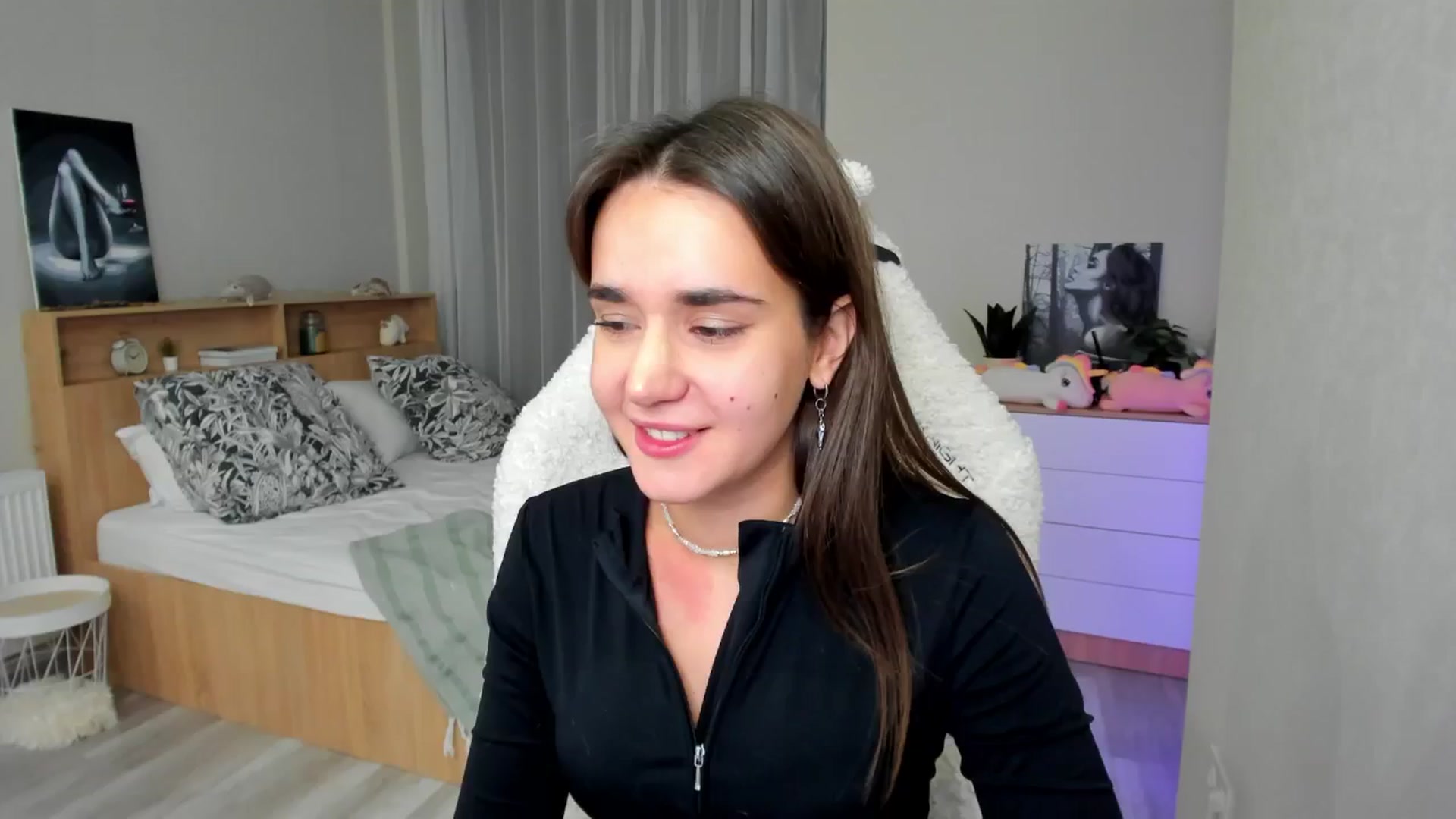 Gallery image thumbnail from Ellies_Smile's myfreecams stream on, 01/24/2025, 18:15 image 4 of 20