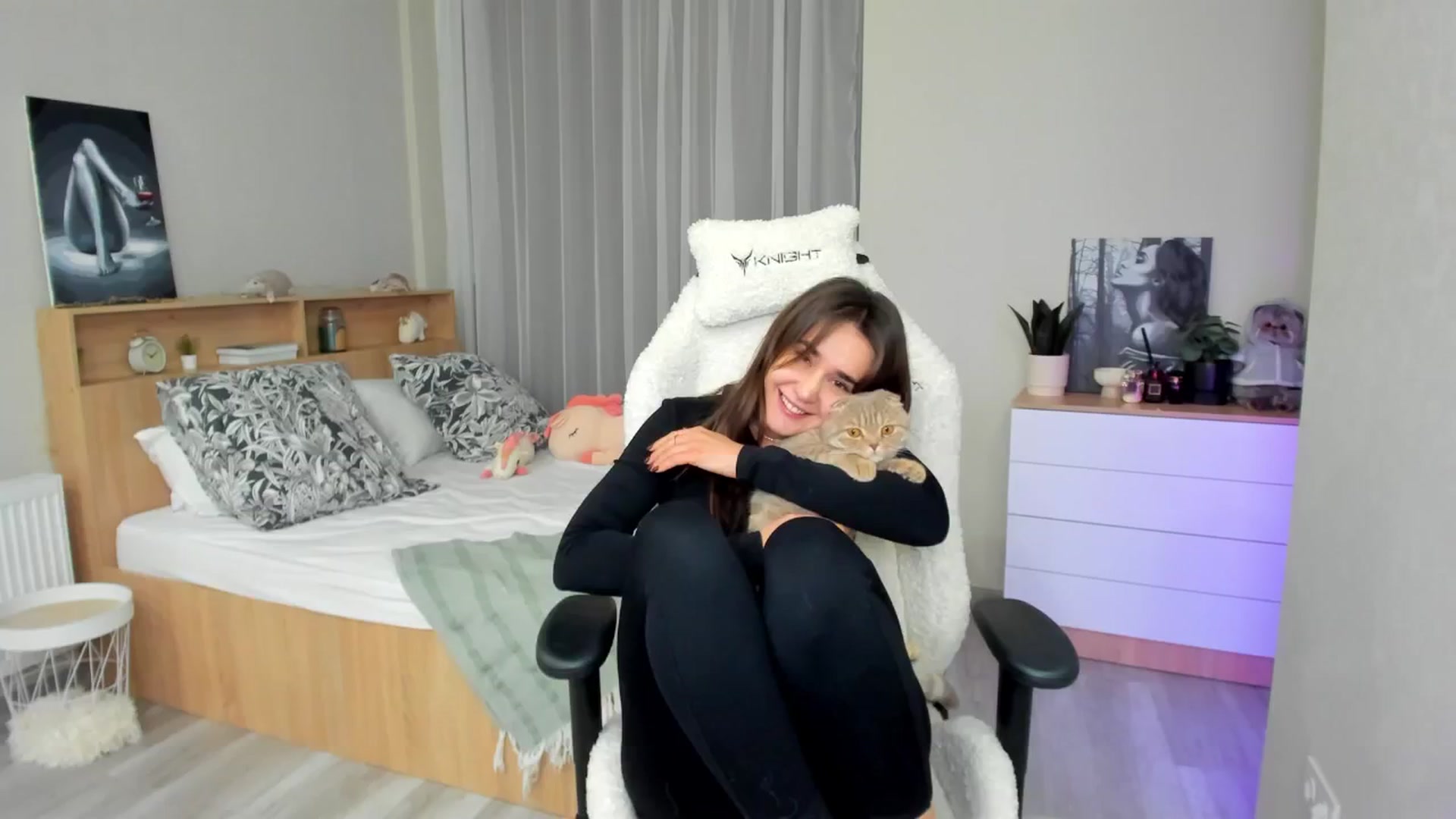 Gallery image thumbnail from Ellies_Smile's myfreecams stream on, 01/24/2025, 18:15 image 14 of 20