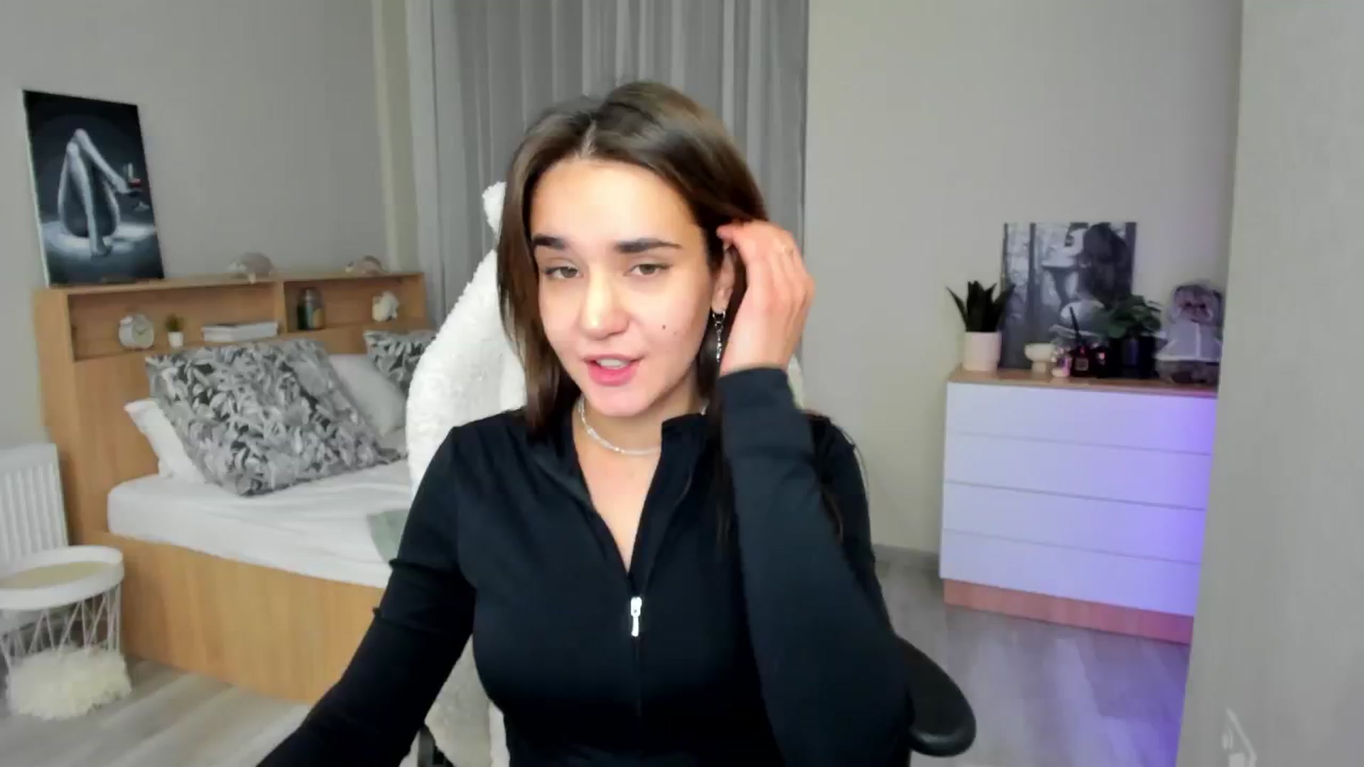 Gallery image thumbnail from Ellies_Smile's myfreecams stream on, 01/24/2025, 18:15 image 13 of 20