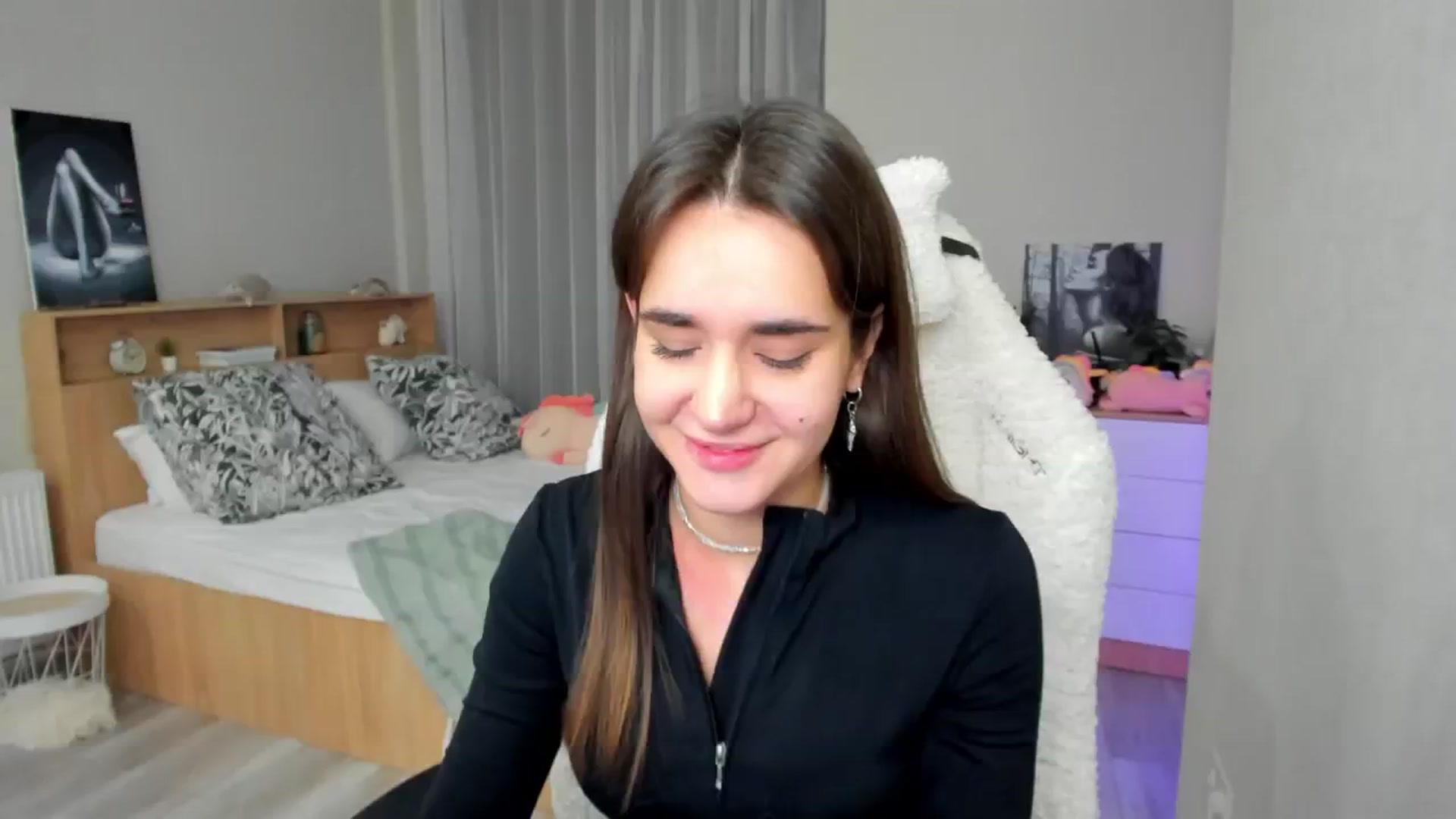 Gallery image thumbnail from Ellies_Smile's myfreecams stream on, 01/24/2025, 18:15 image 3 of 20