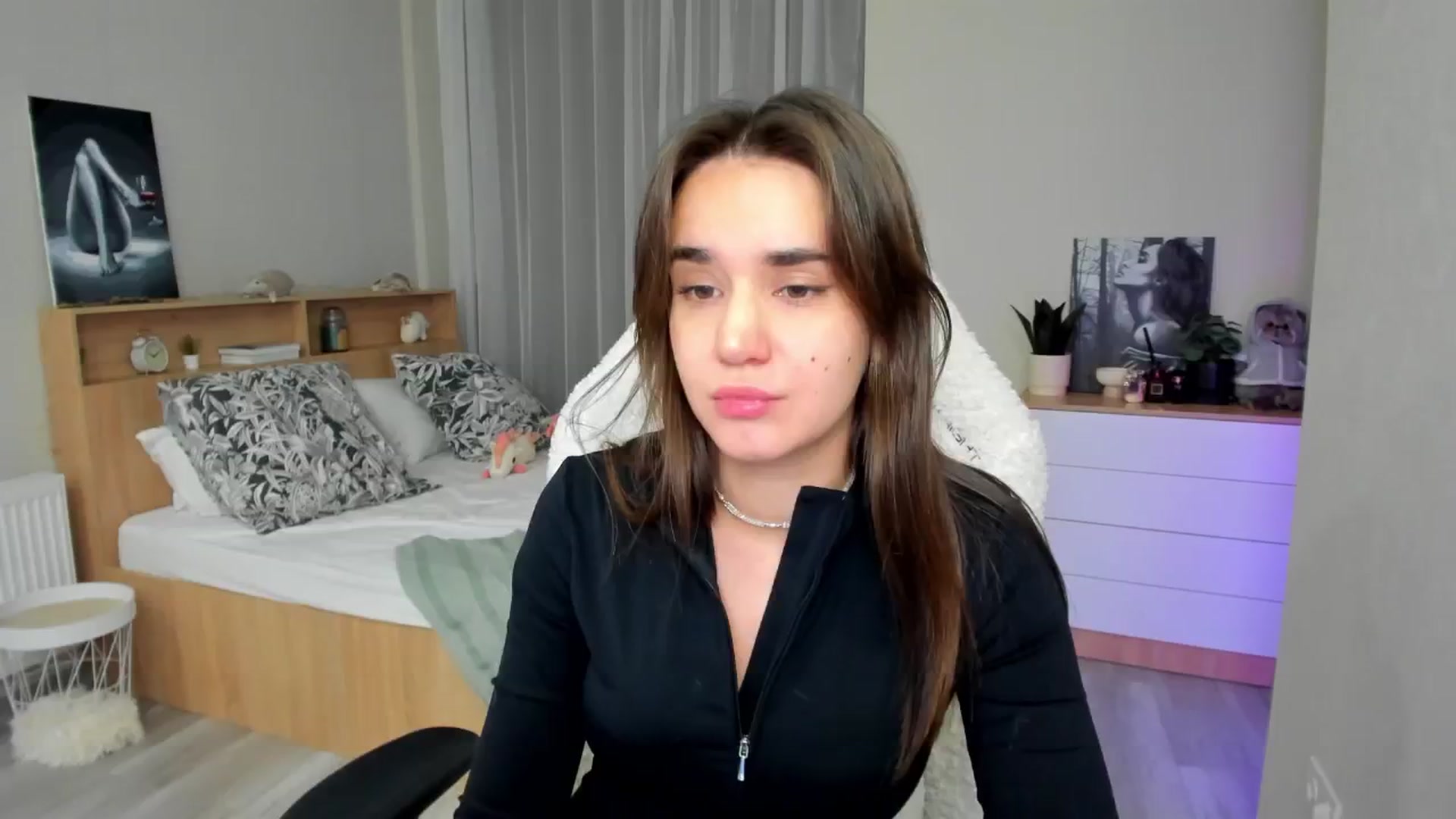 Gallery image thumbnail from Ellies_Smile's myfreecams stream on, 01/24/2025, 18:15 image 17 of 20