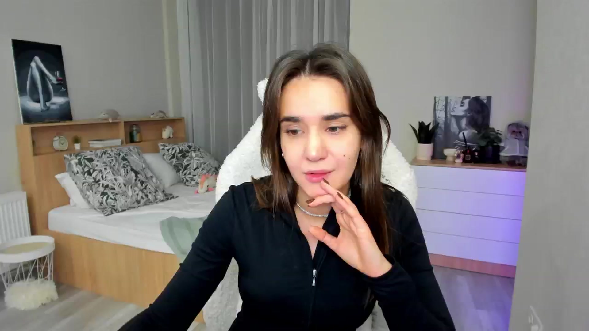 Gallery image thumbnail from Ellies_Smile's myfreecams stream on, 01/24/2025, 18:15 image 16 of 20