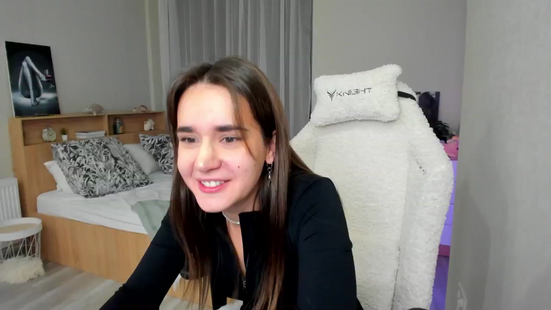 Gallery image thumbnail from Ellies_Smile's myfreecams stream on, 01/24/2025, 18:15 image 1 of 20