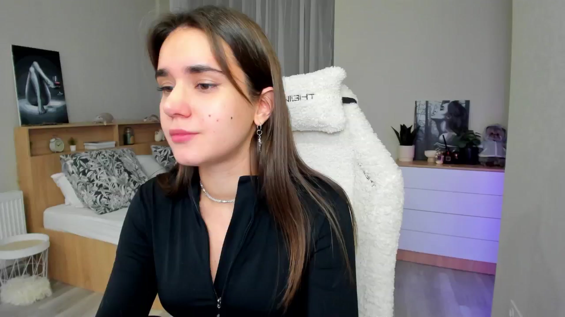 Gallery image thumbnail from Ellies_Smile's myfreecams stream on, 01/24/2025, 18:59 image 5 of 20