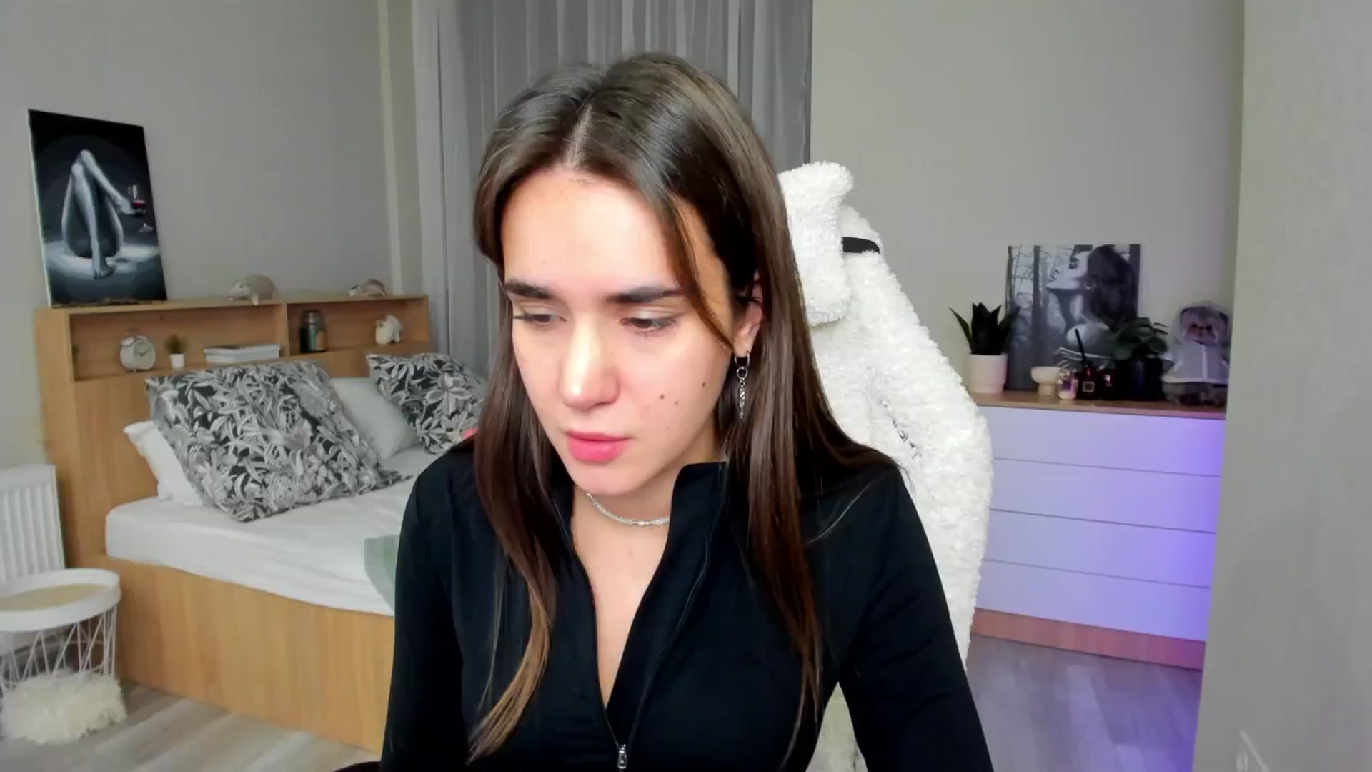 Gallery image thumbnail from Ellies_Smile's myfreecams stream on, 01/24/2025, 18:59 image 12 of 20