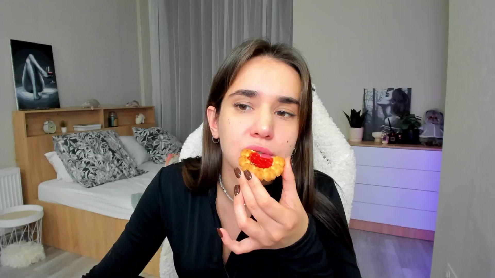 Gallery image thumbnail from Ellies_Smile's myfreecams stream on, 01/24/2025, 18:59 image 3 of 20
