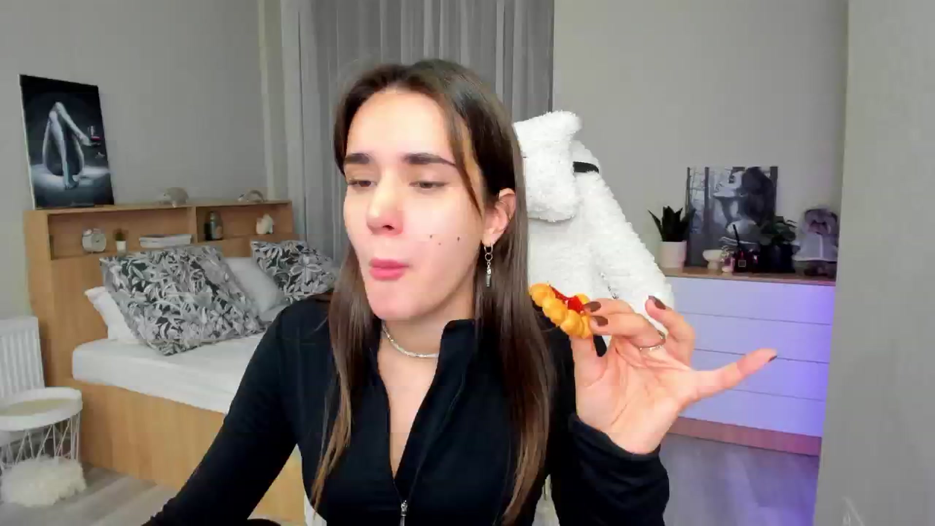 Gallery image thumbnail from Ellies_Smile's myfreecams stream on, 01/24/2025, 18:59 image 7 of 20