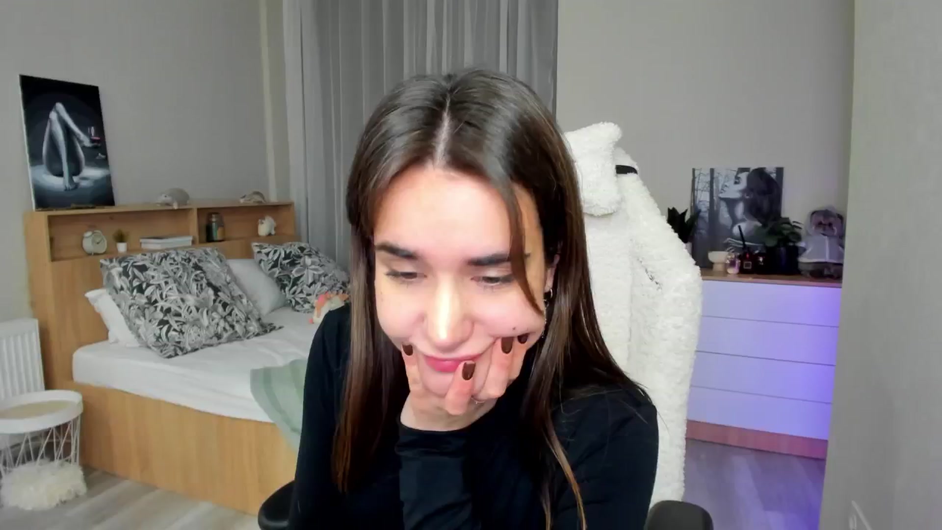 Gallery image thumbnail from Ellies_Smile's myfreecams stream on, 01/24/2025, 18:59 image 16 of 20