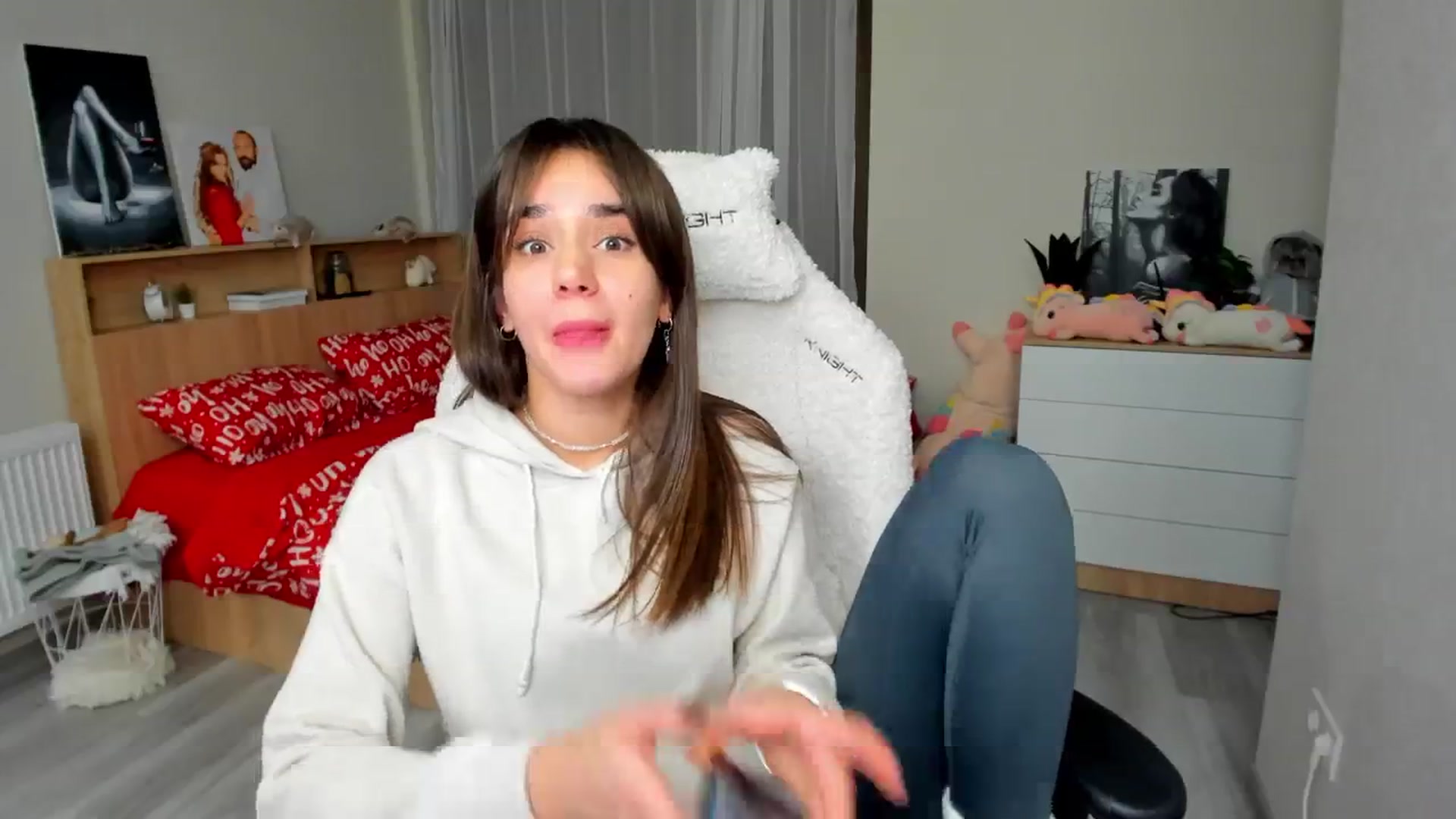 Gallery image thumbnail from Ellies_Smile's myfreecams stream on, 01/26/2025, 12:19 image 6 of 20