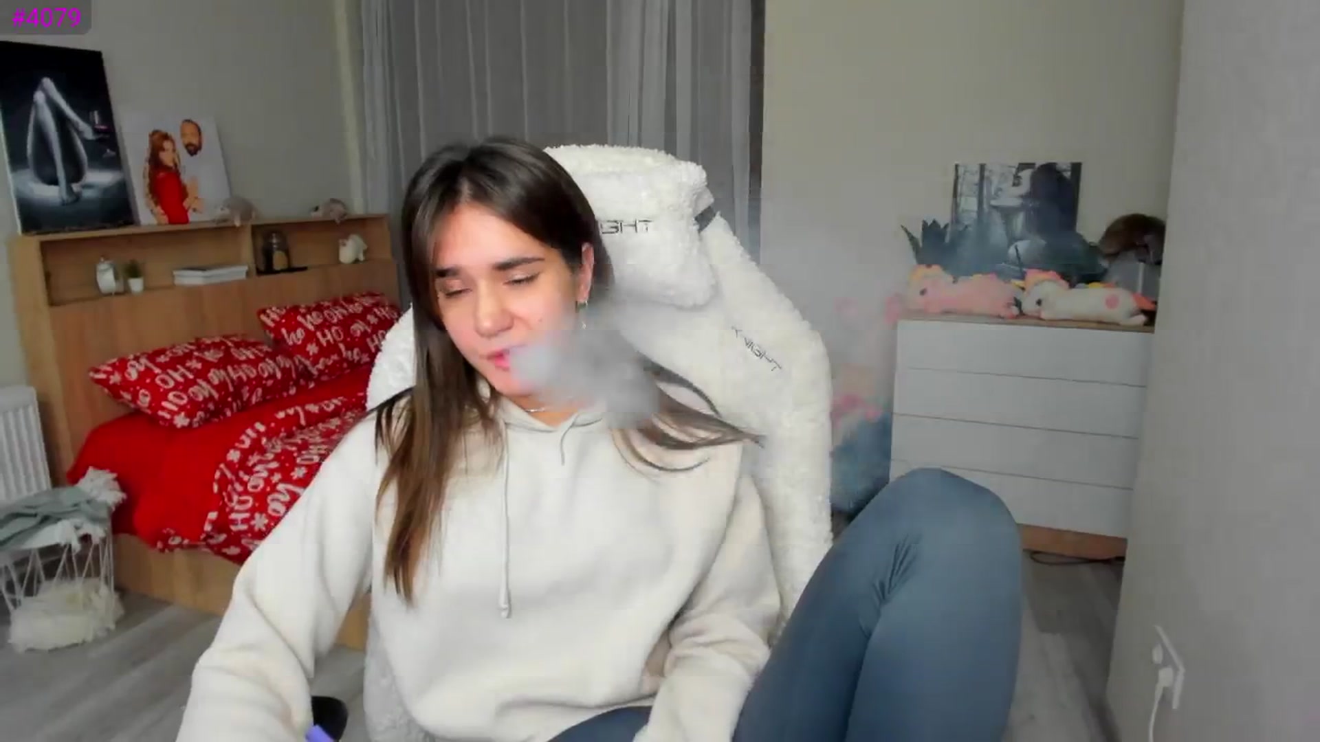 Gallery image thumbnail from Ellies_Smile's myfreecams stream on, 01/26/2025, 12:19 image 16 of 20