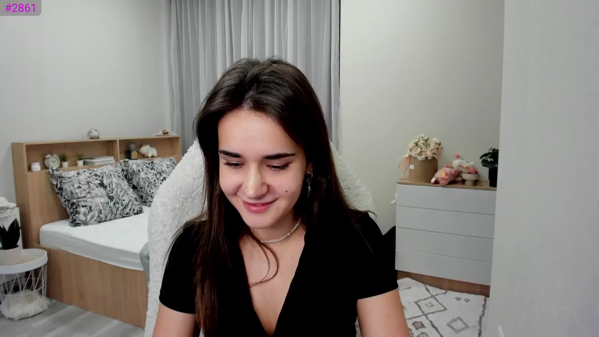 Gallery image thumbnail from Ellies_Smile's myfreecams stream on, 01/31/2025, 21:44 image 4 of 20