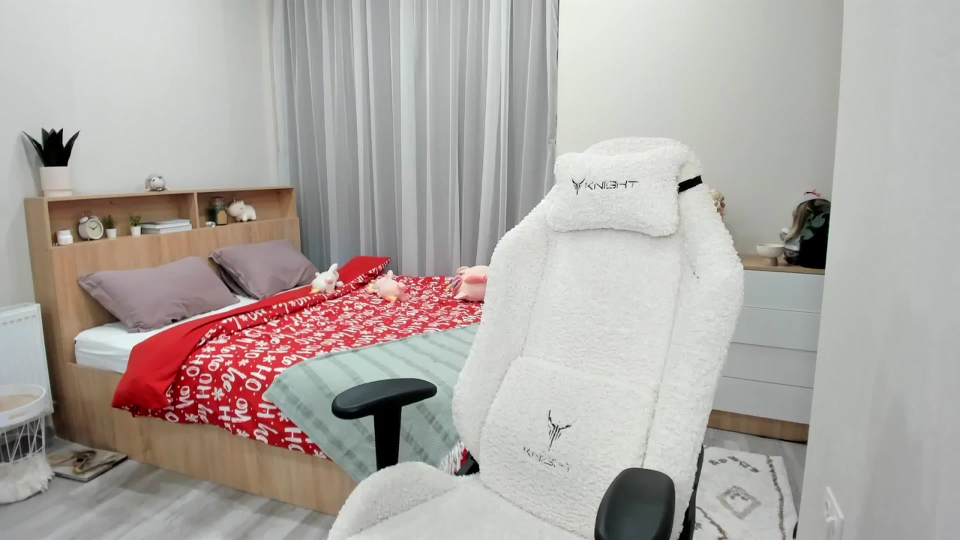 Gallery image thumbnail from Ellies_Smile's myfreecams stream on, 02/04/2025, 10:36 image 1 of 20