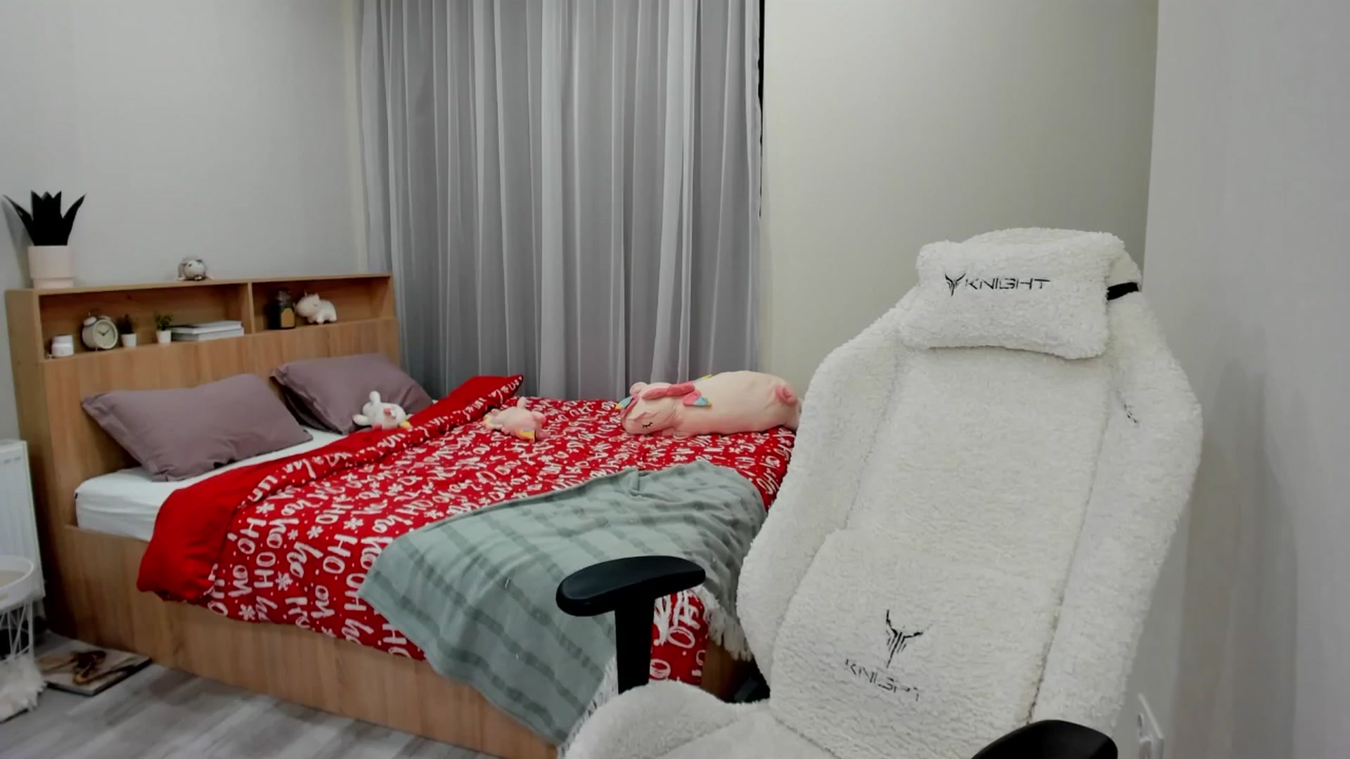 Gallery image thumbnail from Ellies_Smile's myfreecams stream on, 02/04/2025, 14:23 image 9 of 20
