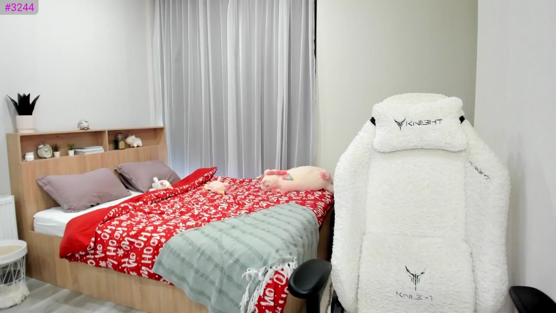 Gallery image thumbnail from Ellies_Smile's myfreecams stream on, 02/06/2025, 10:31 image 17 of 20